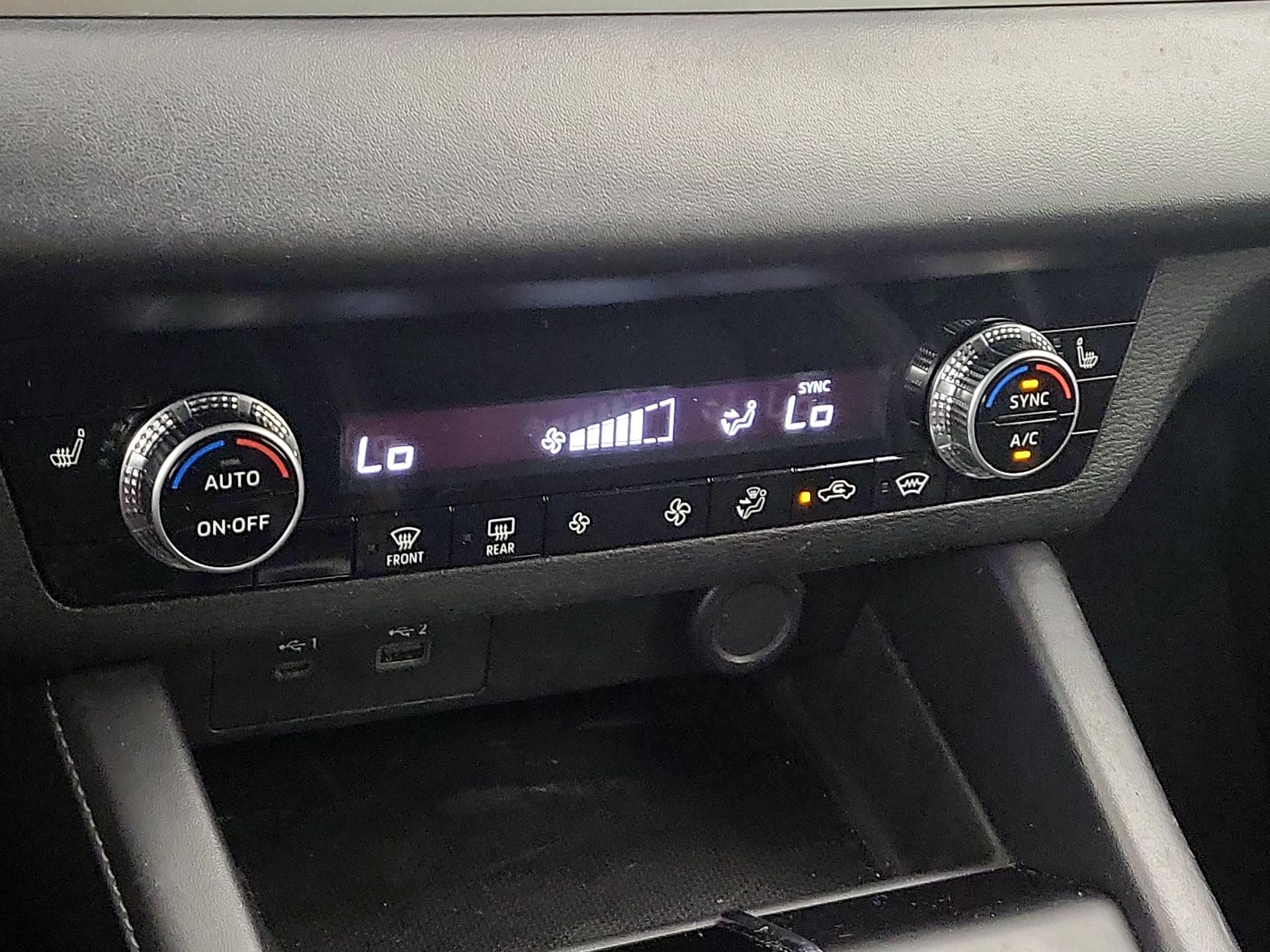 Thumbnail: 2023 Mitsubishi Outlander - 16