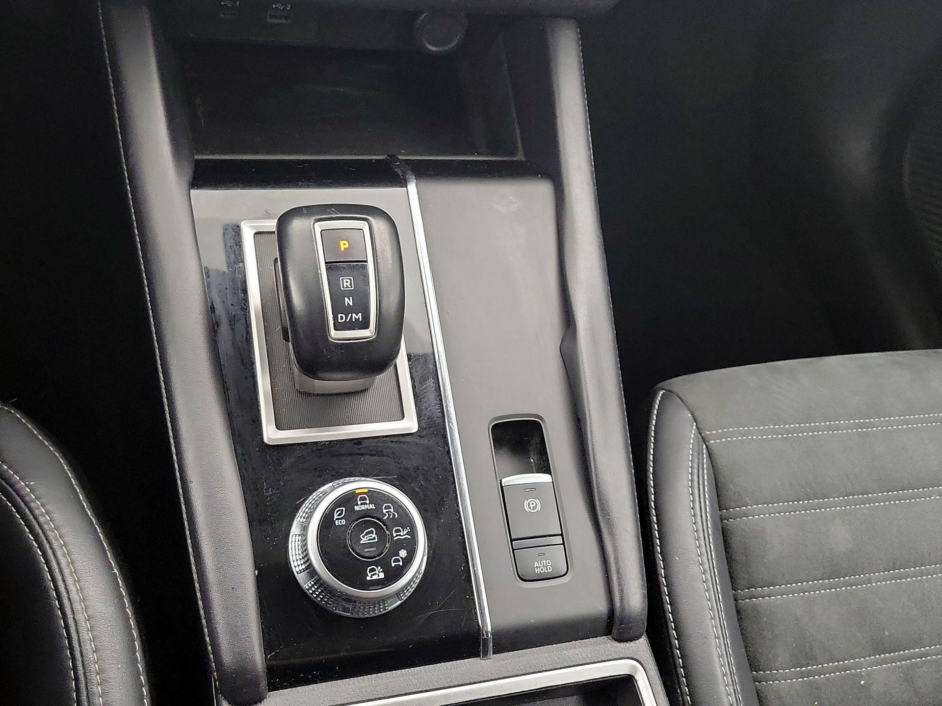 Thumbnail: 2023 Mitsubishi Outlander - 17