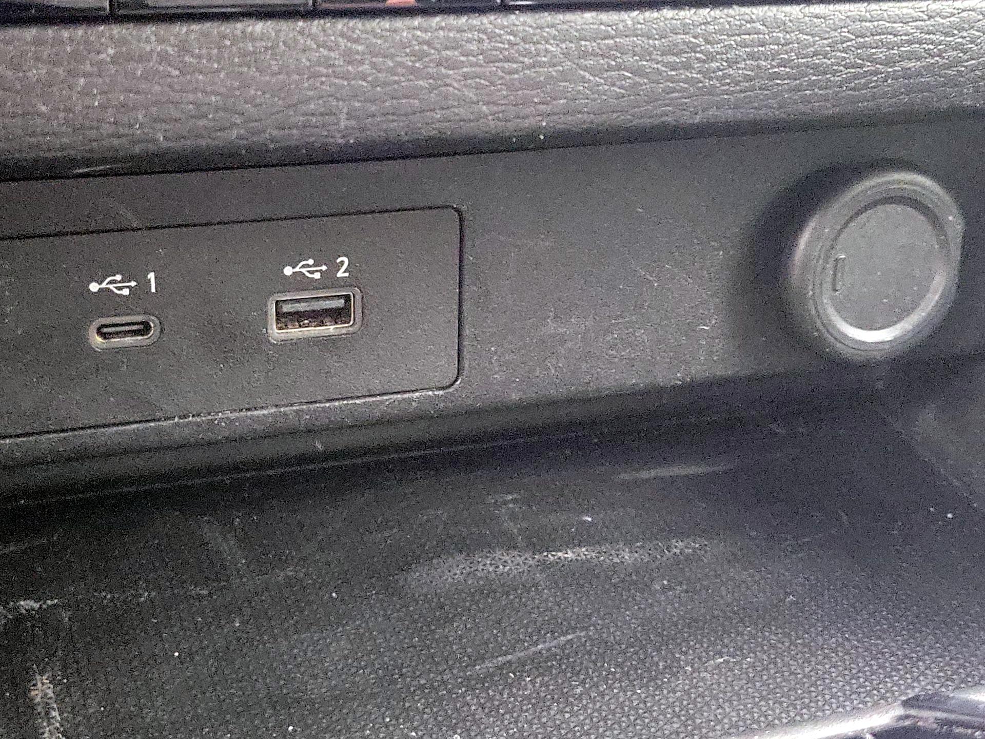 Thumbnail: 2023 Mitsubishi Outlander - 18