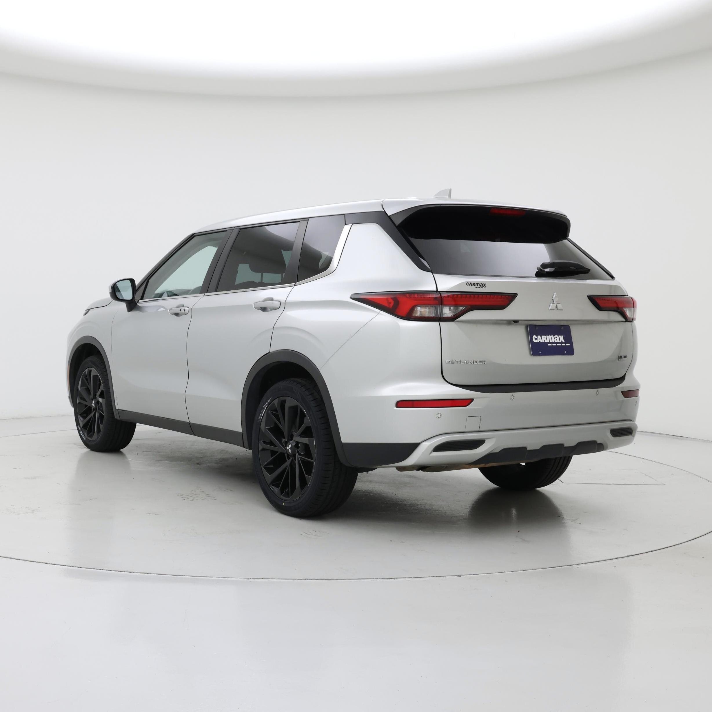 Thumbnail: 2023 Mitsubishi Outlander - 2