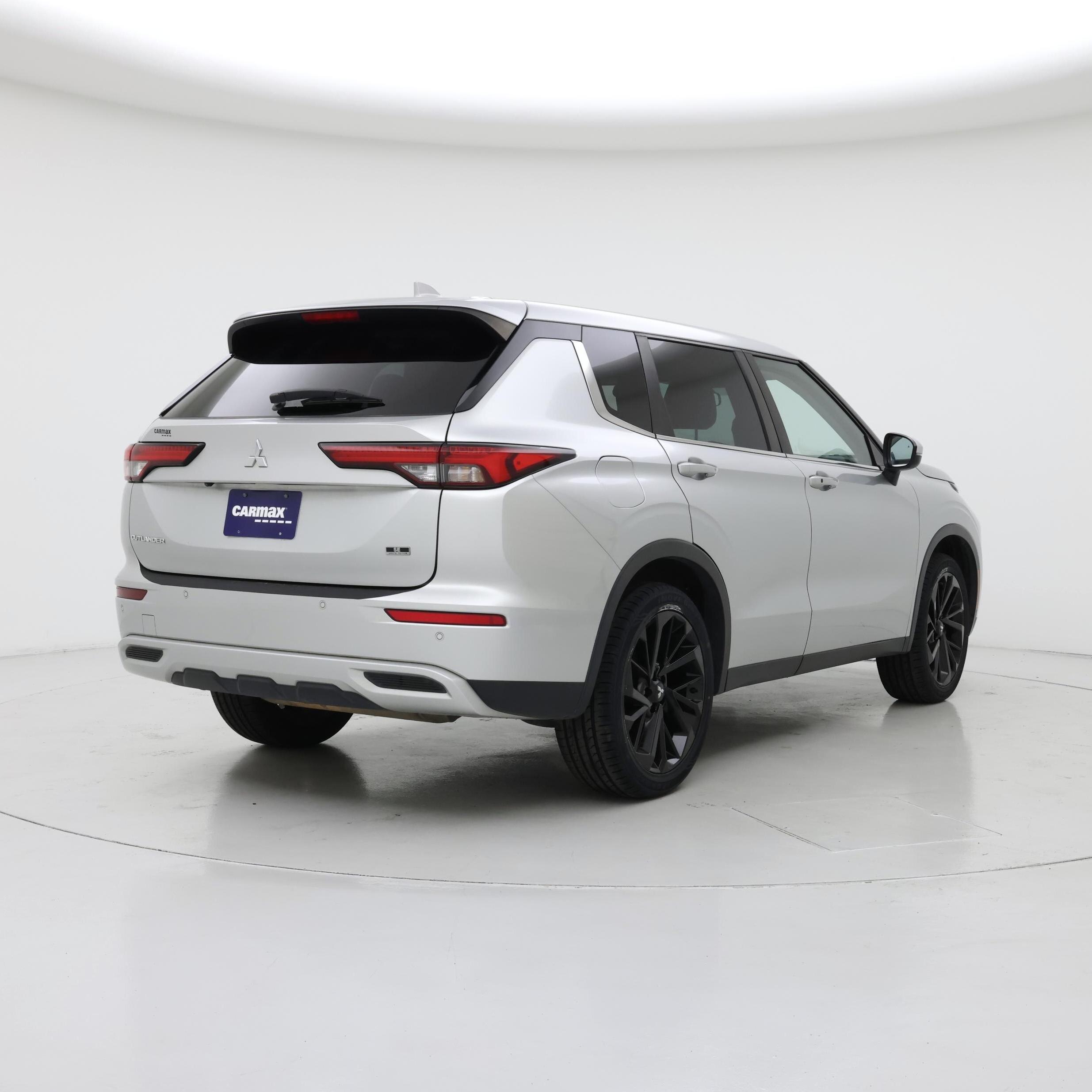 Thumbnail: 2023 Mitsubishi Outlander - 8