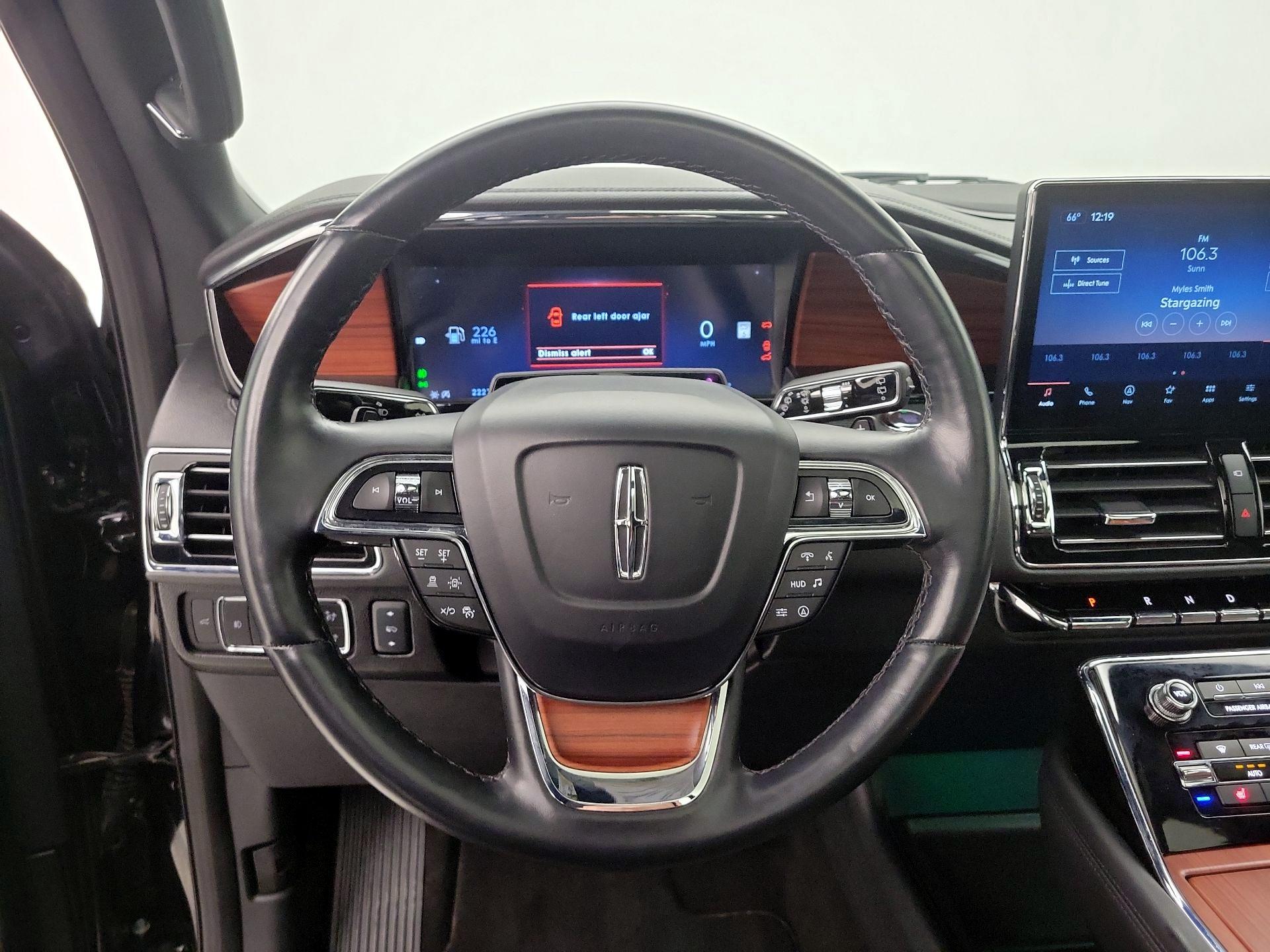 Thumbnail: 2024 Lincoln Navigator - 10