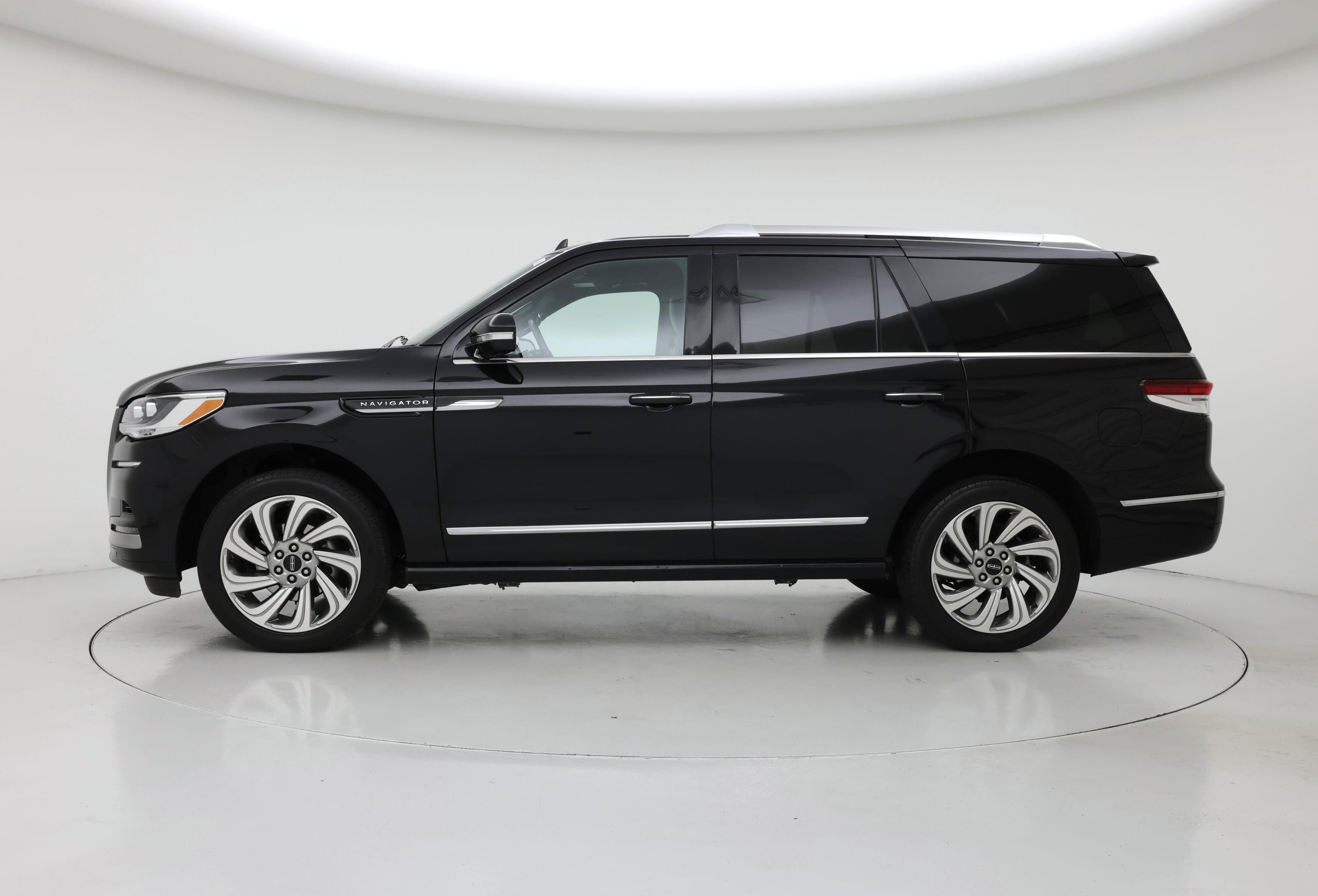 Thumbnail: 2024 Lincoln Navigator - 3