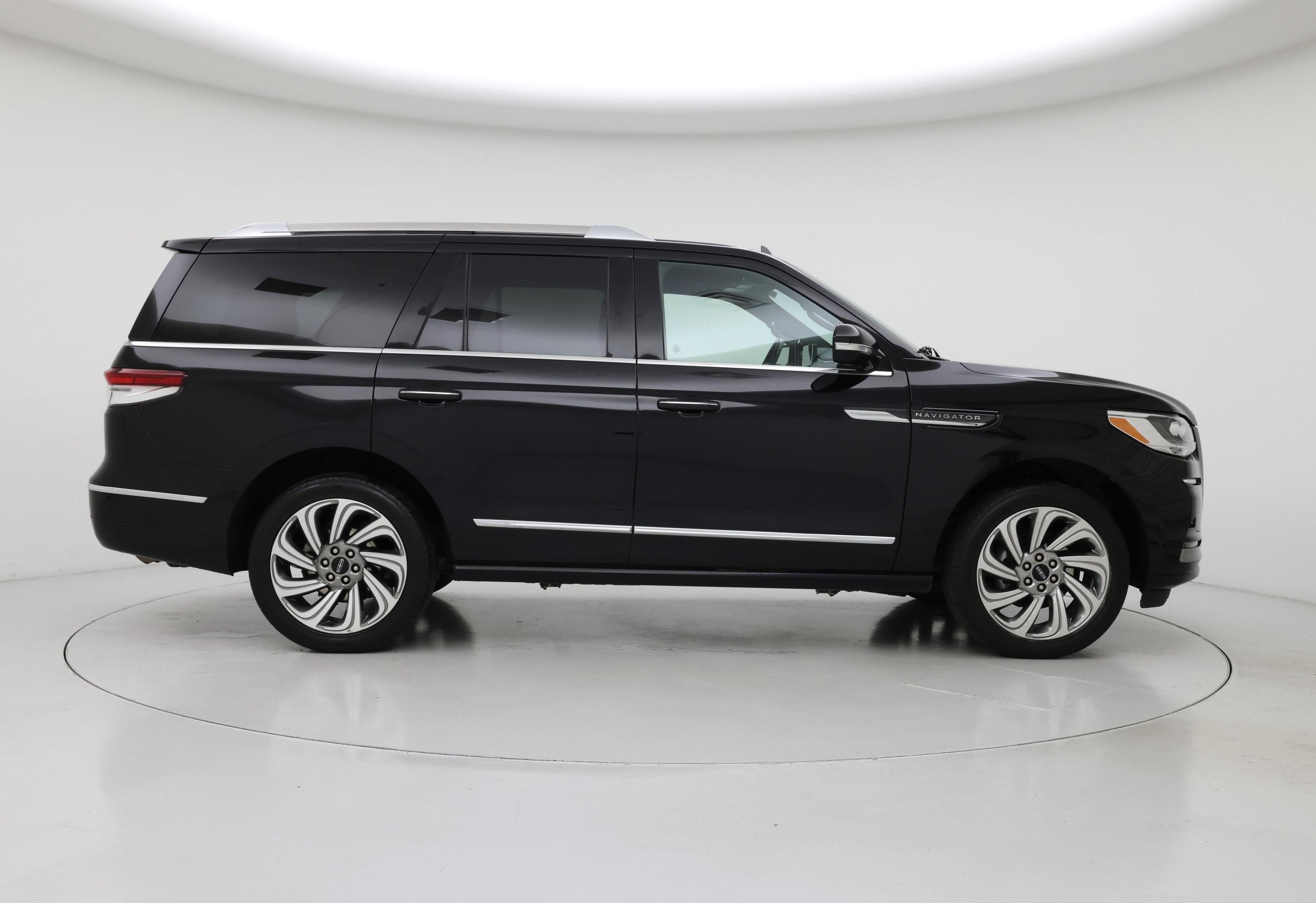 Thumbnail: 2024 Lincoln Navigator - 7