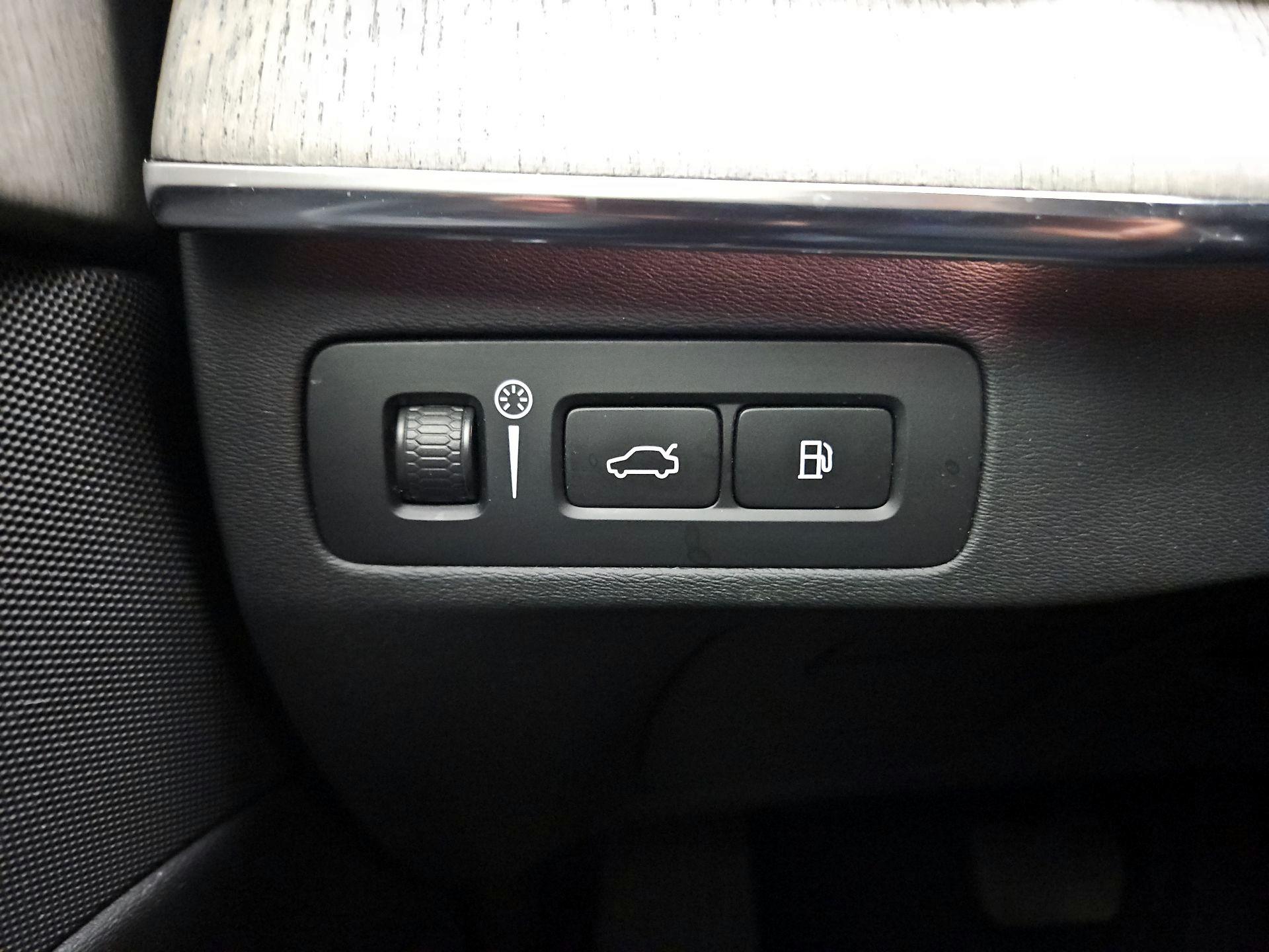 Thumbnail: 2022 Volvo XC90 - 13