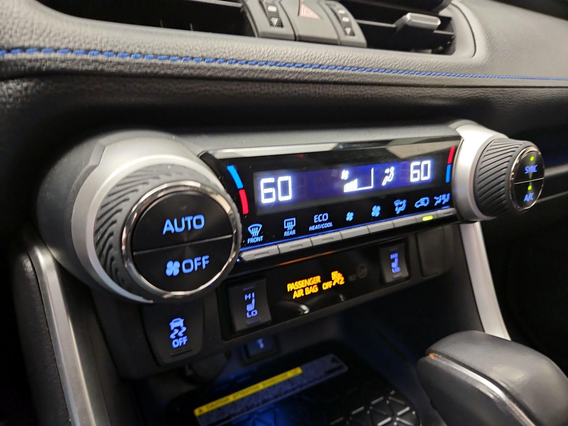 Thumbnail: 2020 Toyota RAV4 - 17