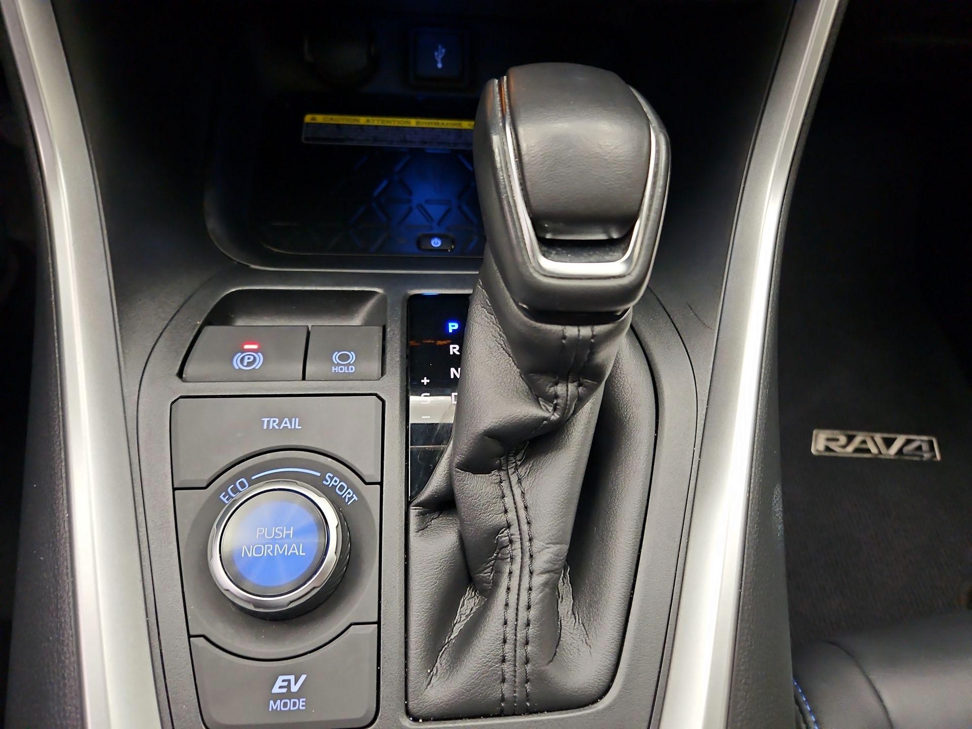Thumbnail: 2020 Toyota RAV4 - 18
