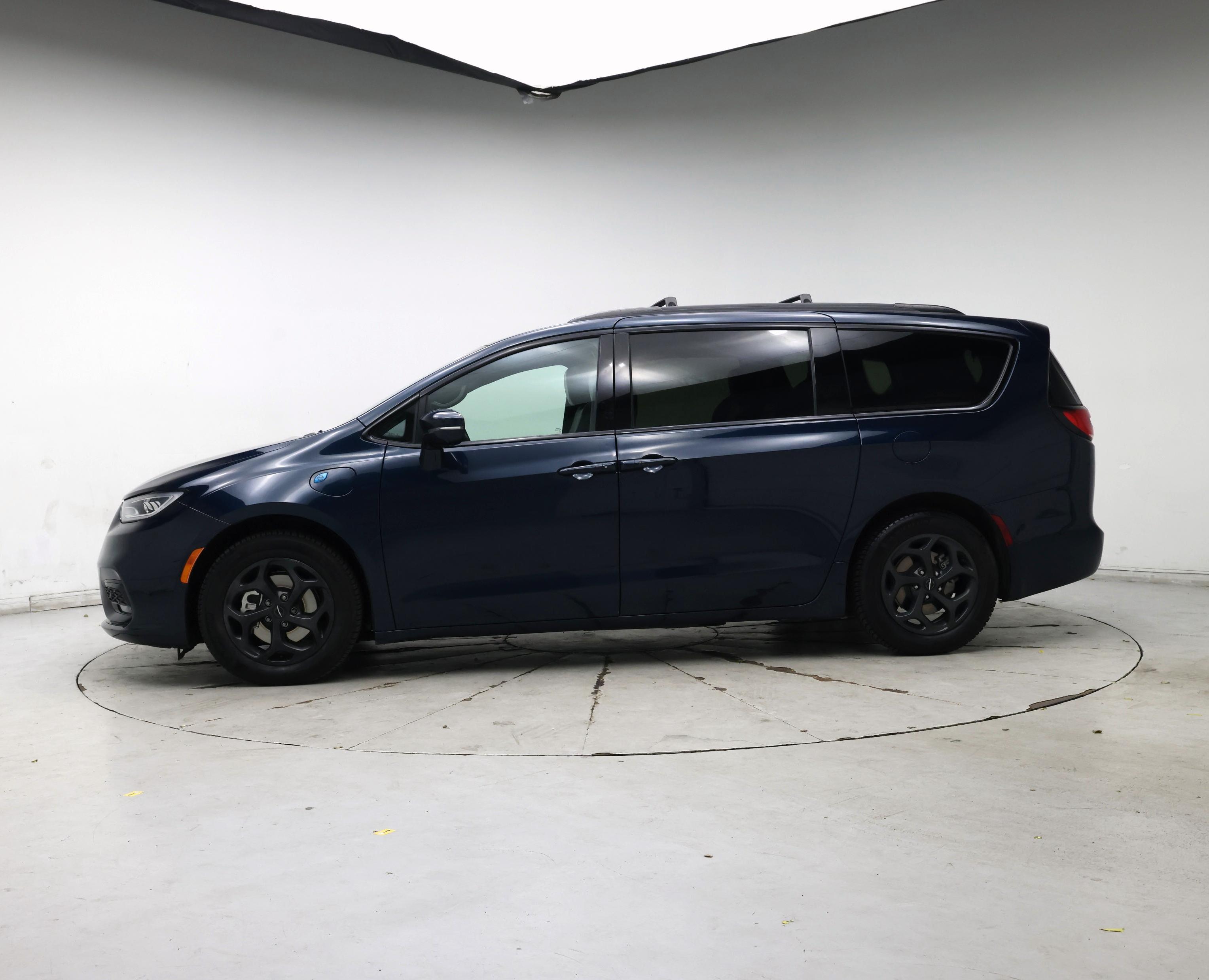 Thumbnail: 2022 Chrysler Pacifica - 3