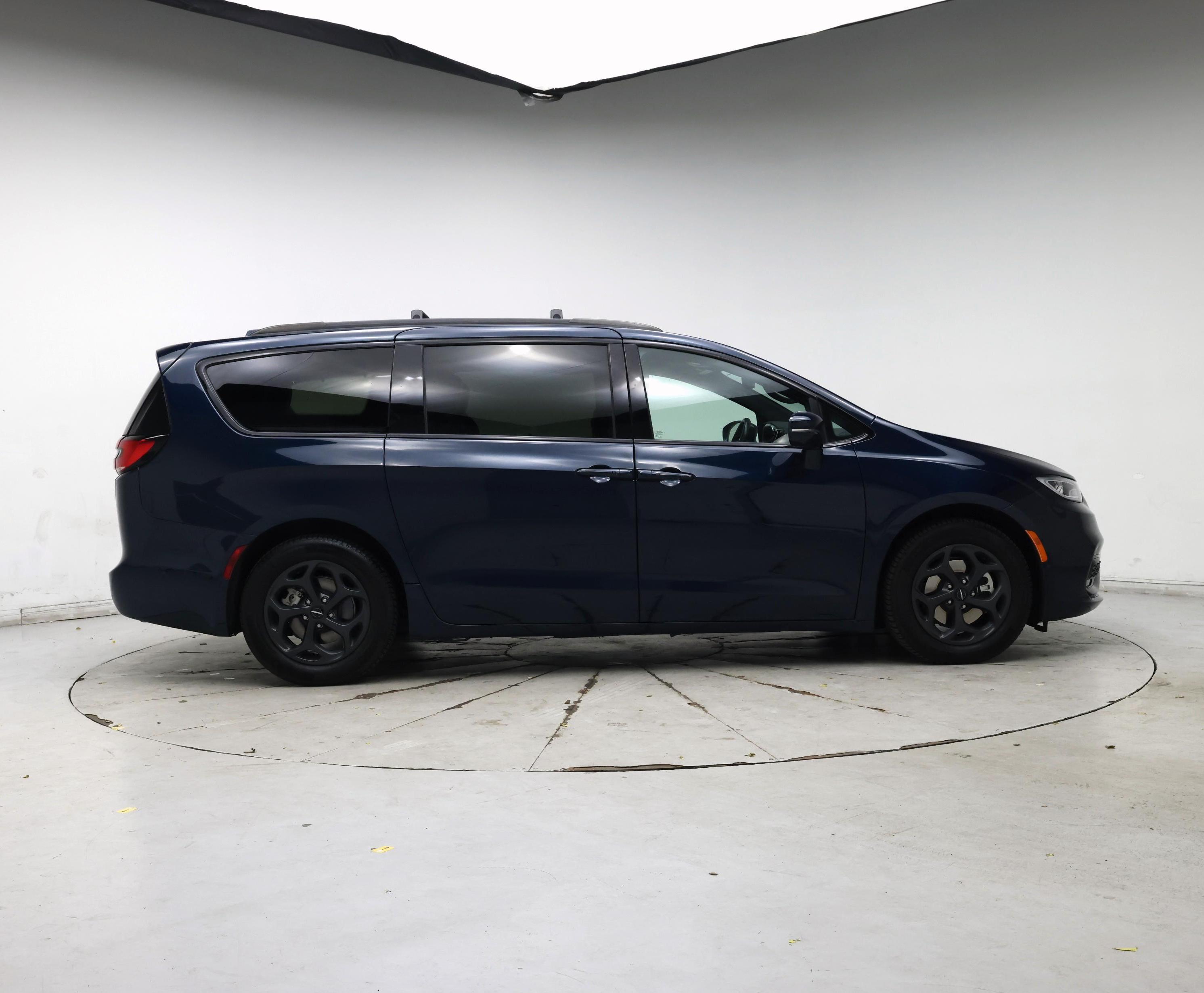 Thumbnail: 2022 Chrysler Pacifica - 7