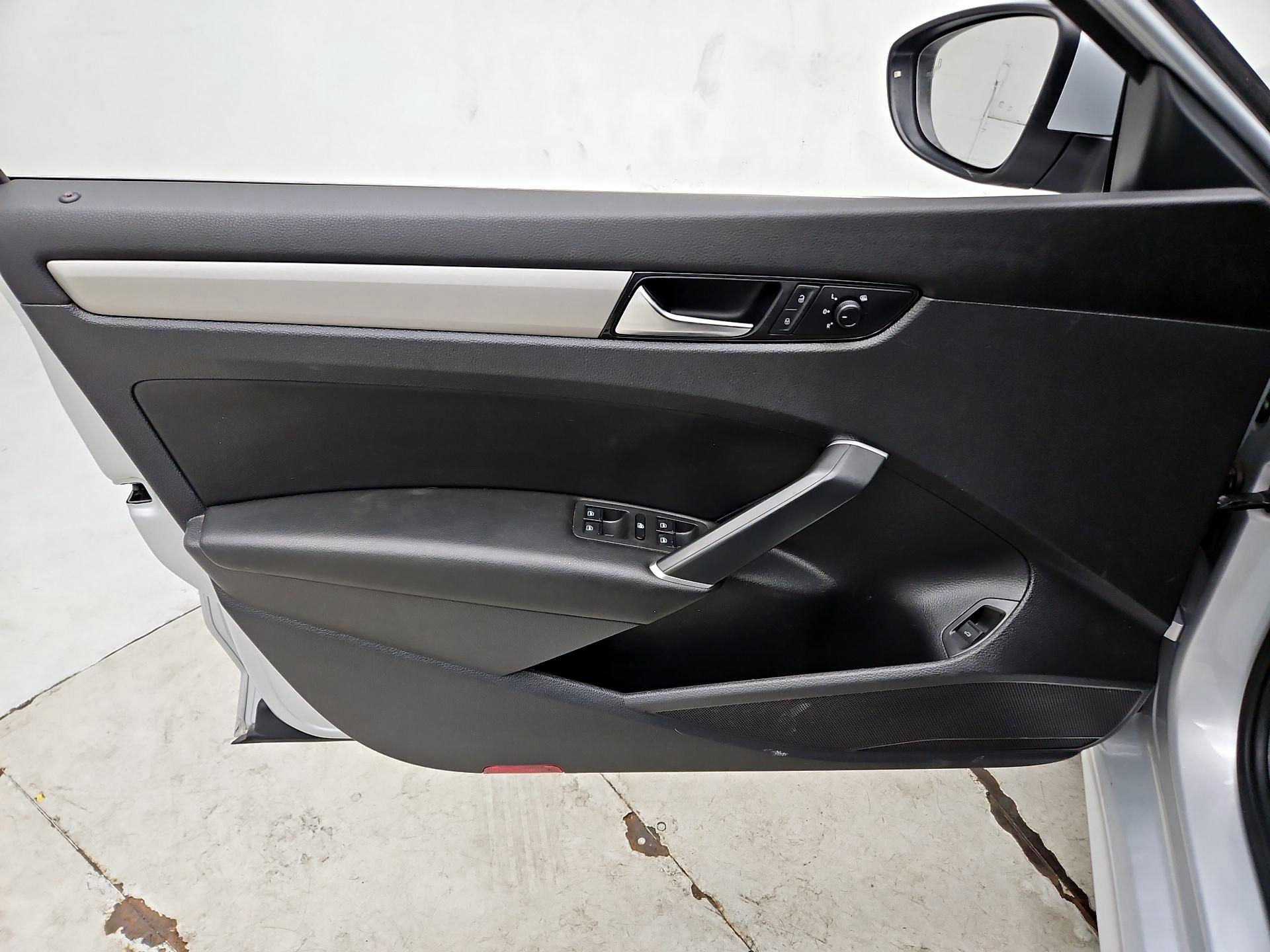 Thumbnail: 2021 Volkswagen Passat - 12