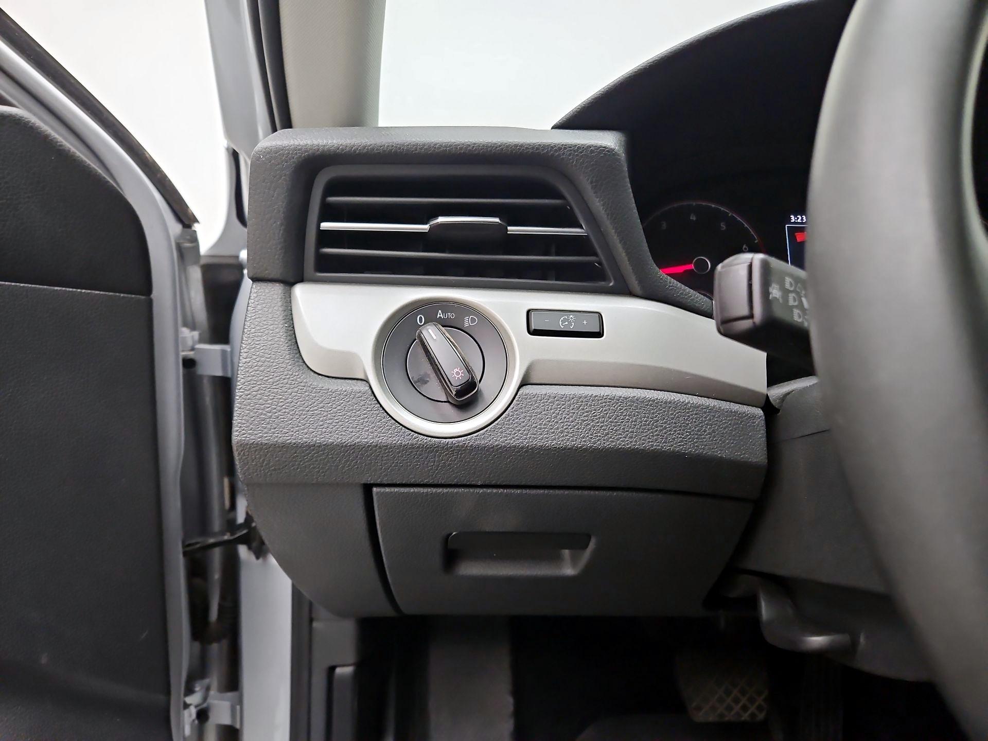 Thumbnail: 2021 Volkswagen Passat - 13