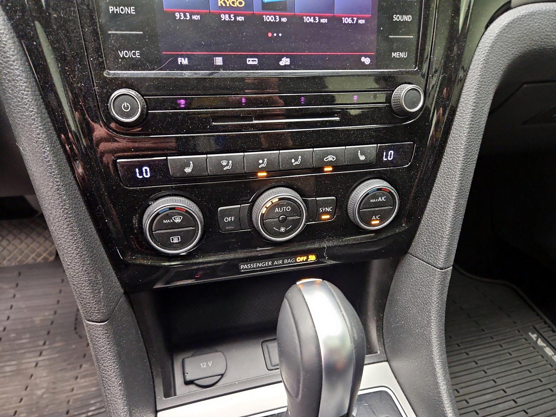 Thumbnail: 2021 Volkswagen Passat - 16