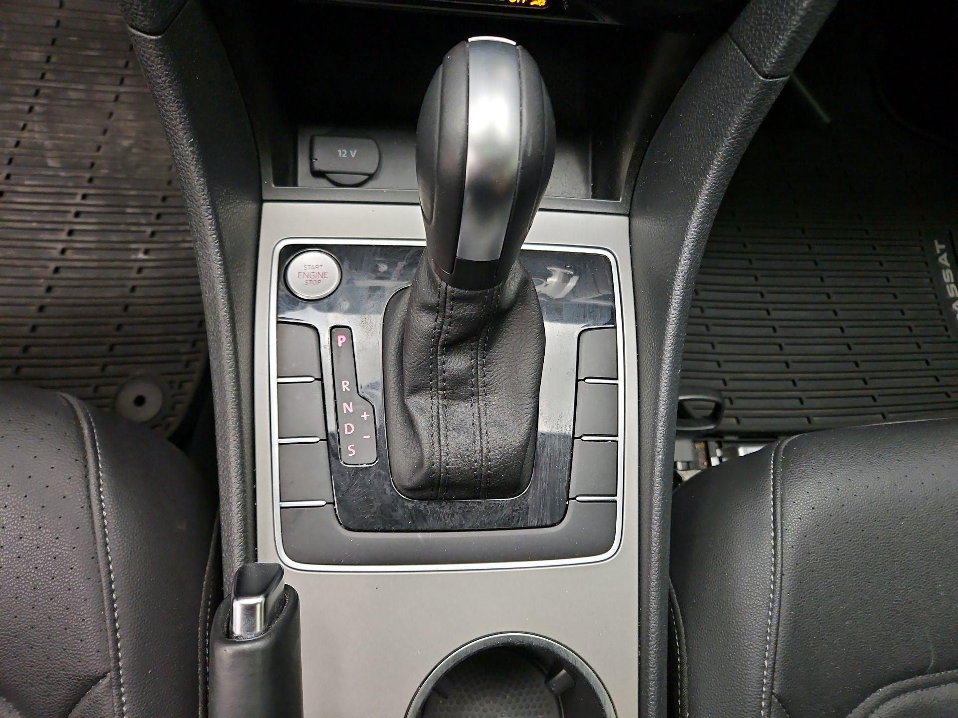 Thumbnail: 2021 Volkswagen Passat - 17