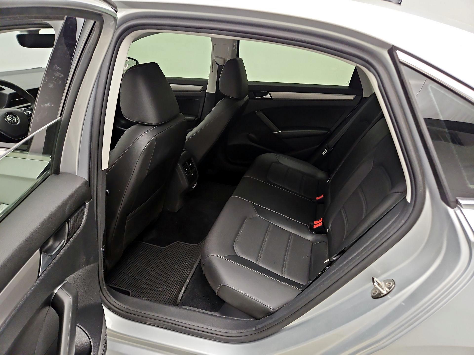 Thumbnail: 2021 Volkswagen Passat - 20