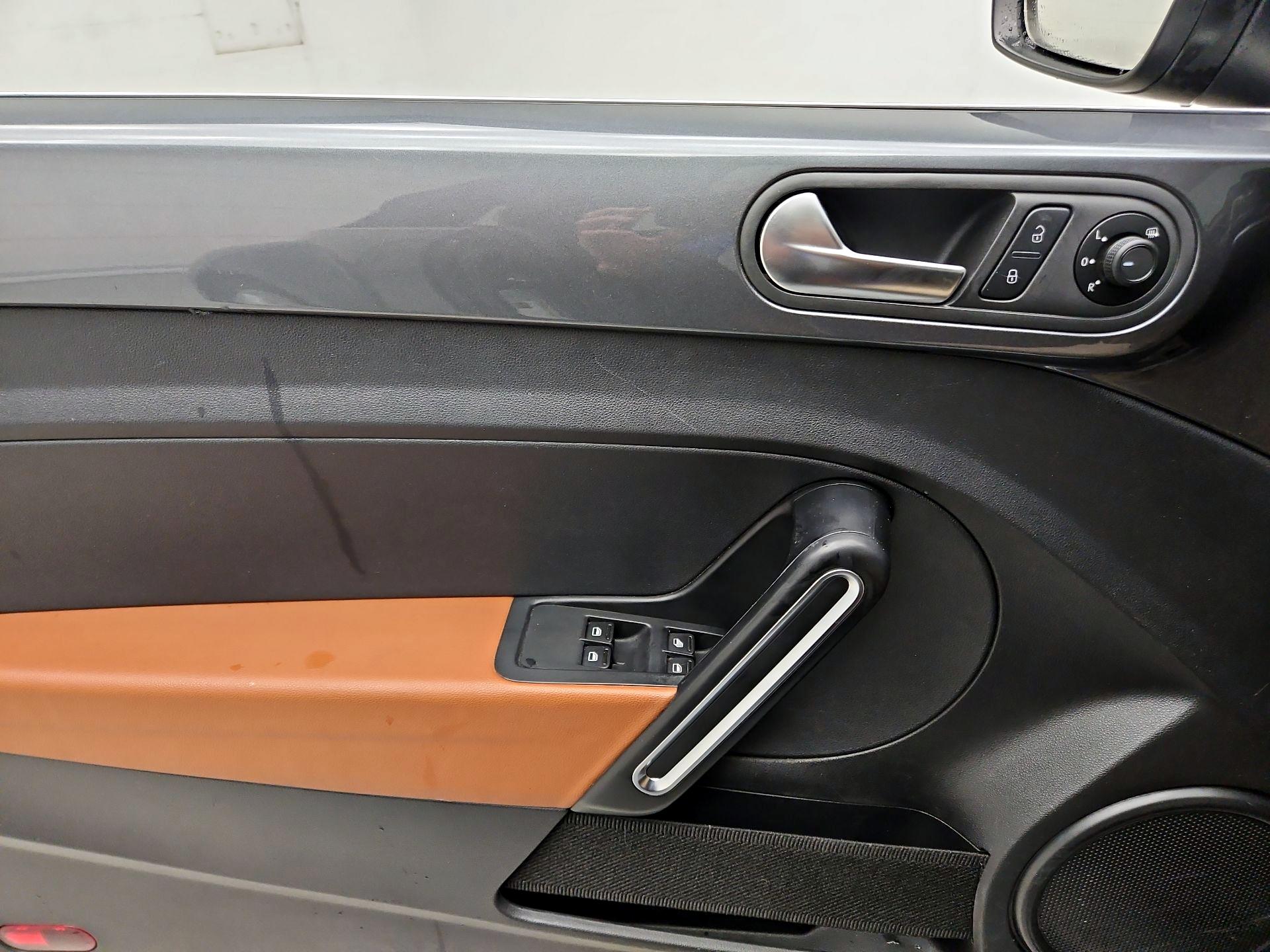 Thumbnail: 2017 Volkswagen Beetle - 12