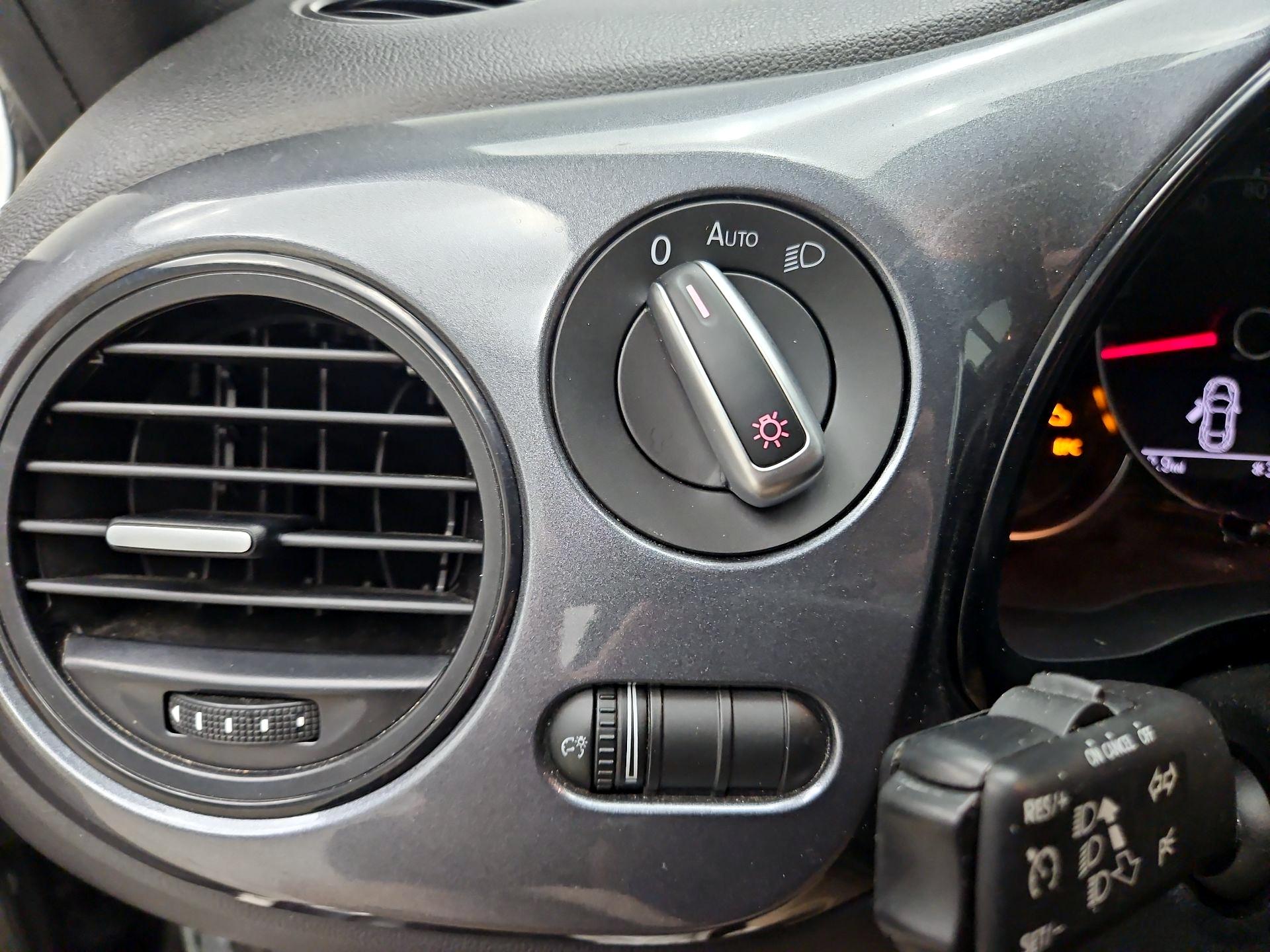 Thumbnail: 2017 Volkswagen Beetle - 13