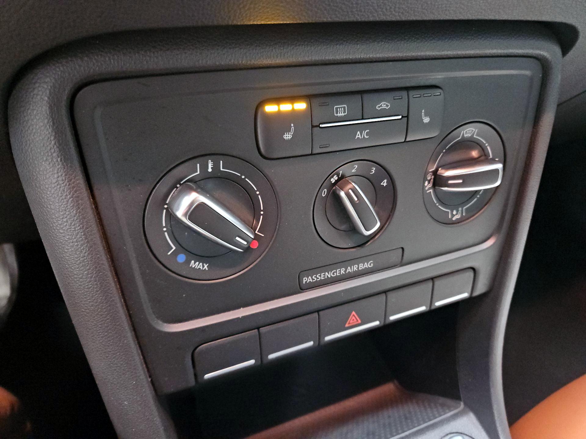 Thumbnail: 2017 Volkswagen Beetle - 17