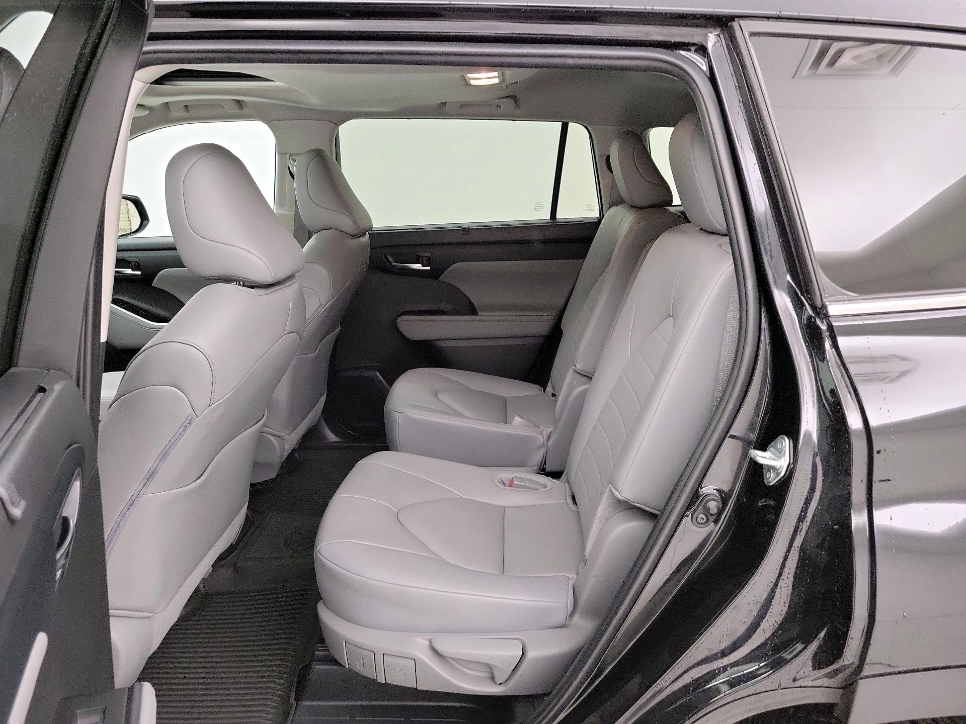 Thumbnail: 2024 Toyota Highlander - 20