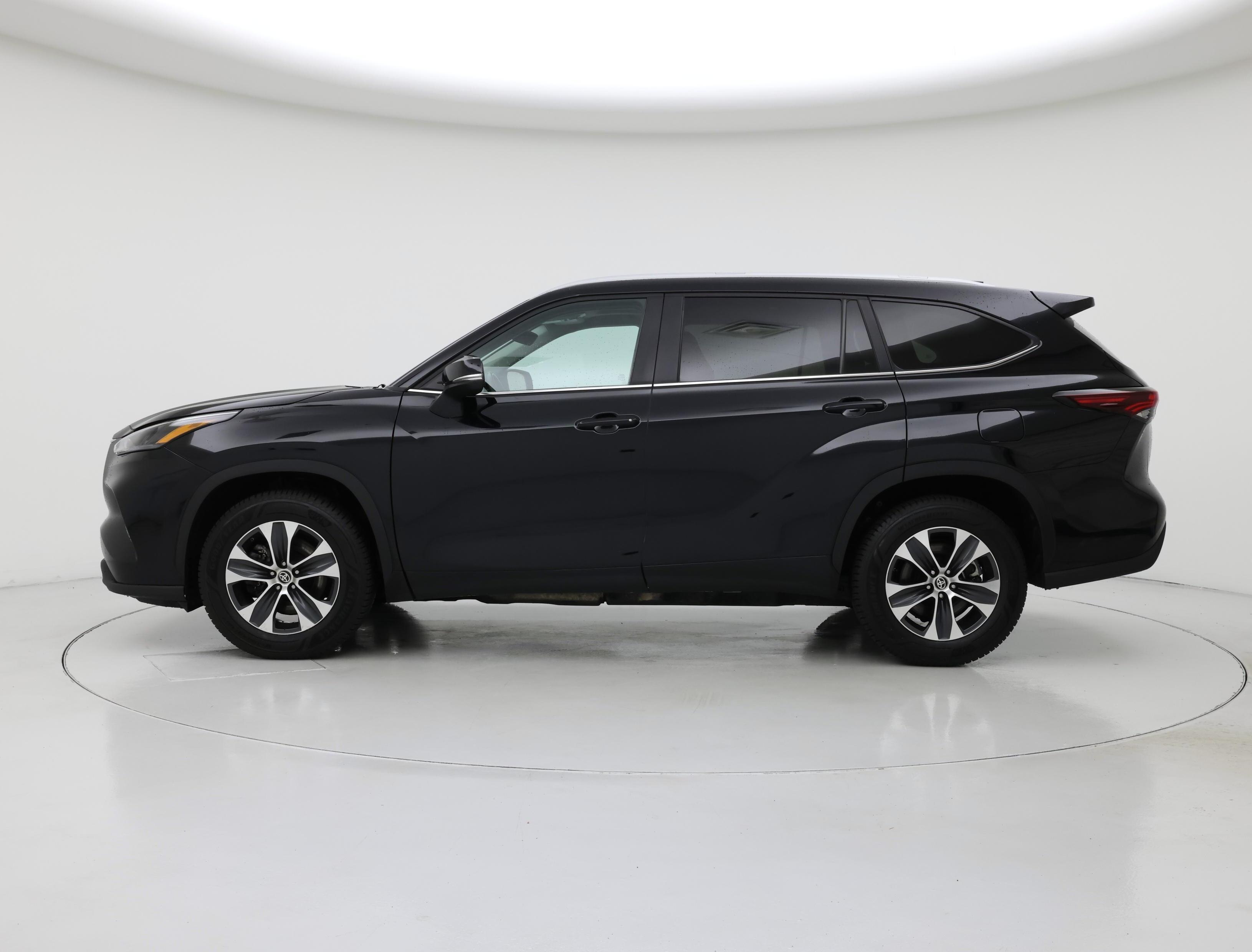 Thumbnail: 2024 Toyota Highlander - 3