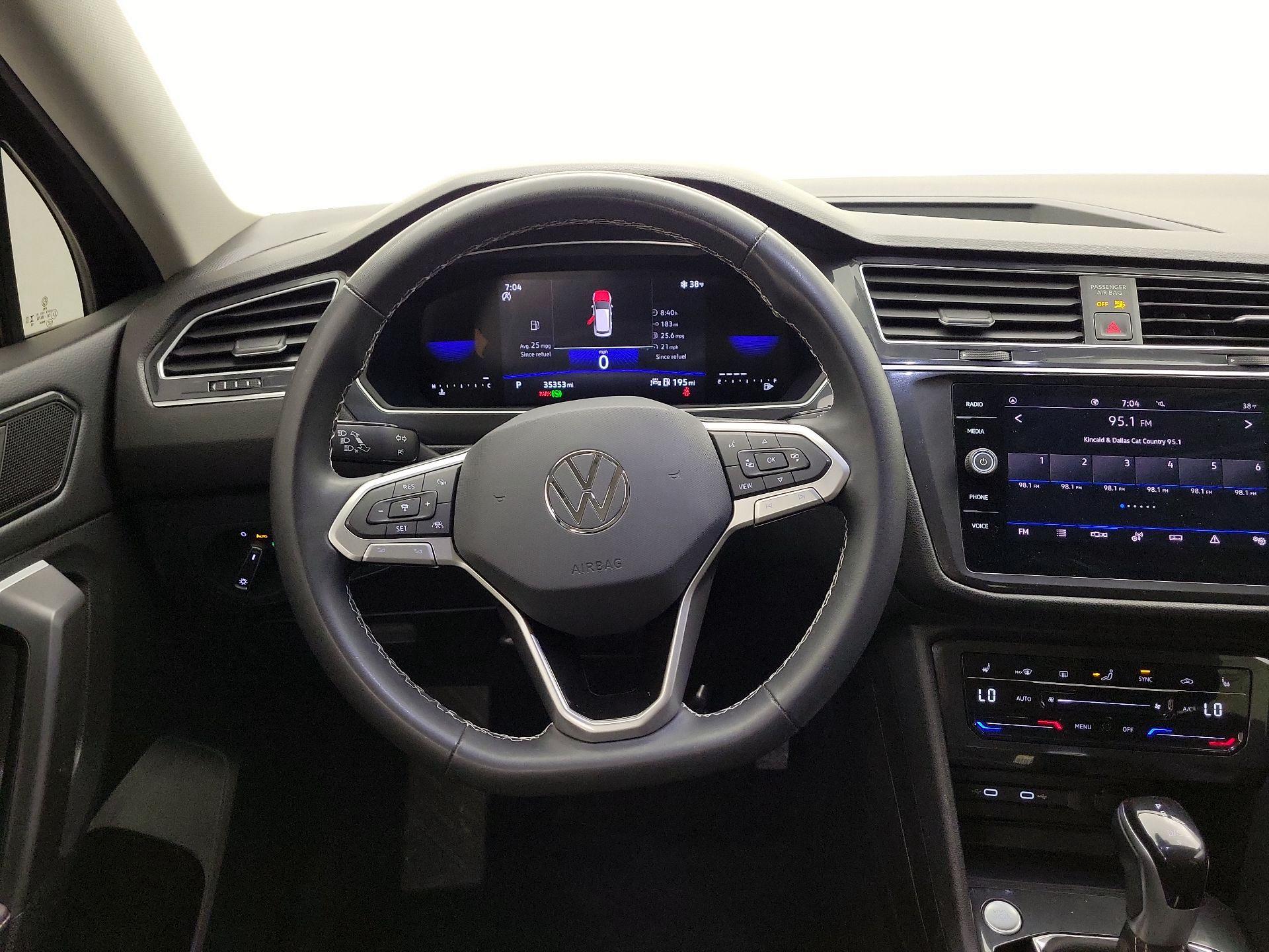 Thumbnail: 2023 Volkswagen Tiguan - 10