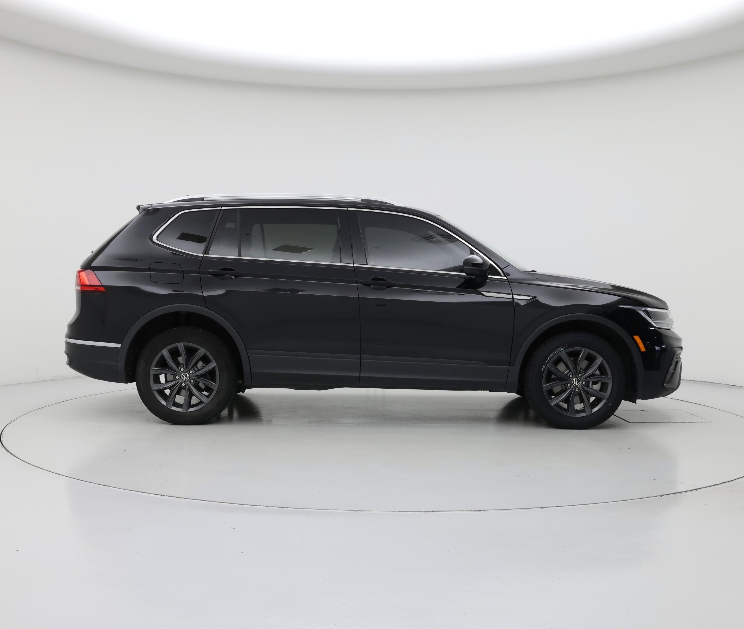 Thumbnail: 2023 Volkswagen Tiguan - 7