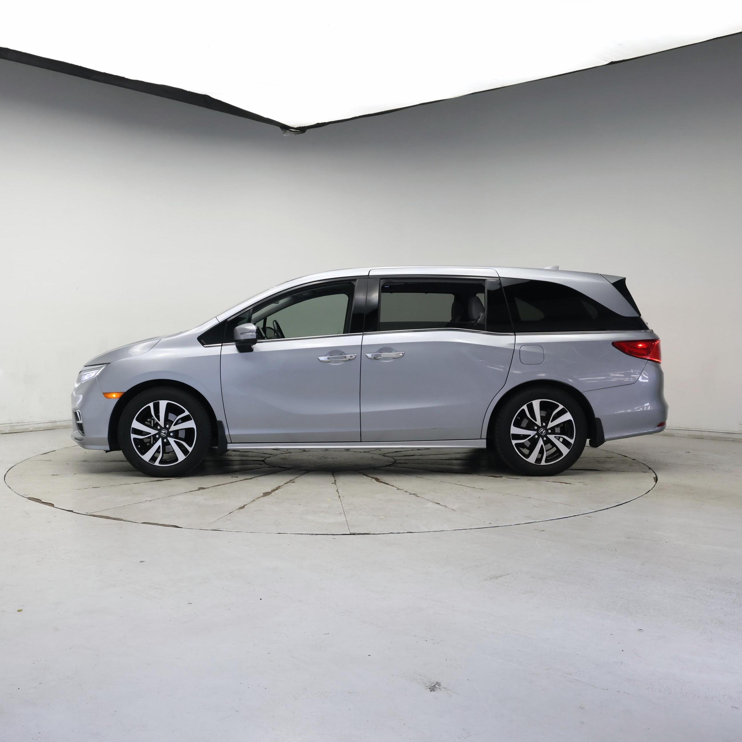 Thumbnail: 2019 Honda Odyssey - 3