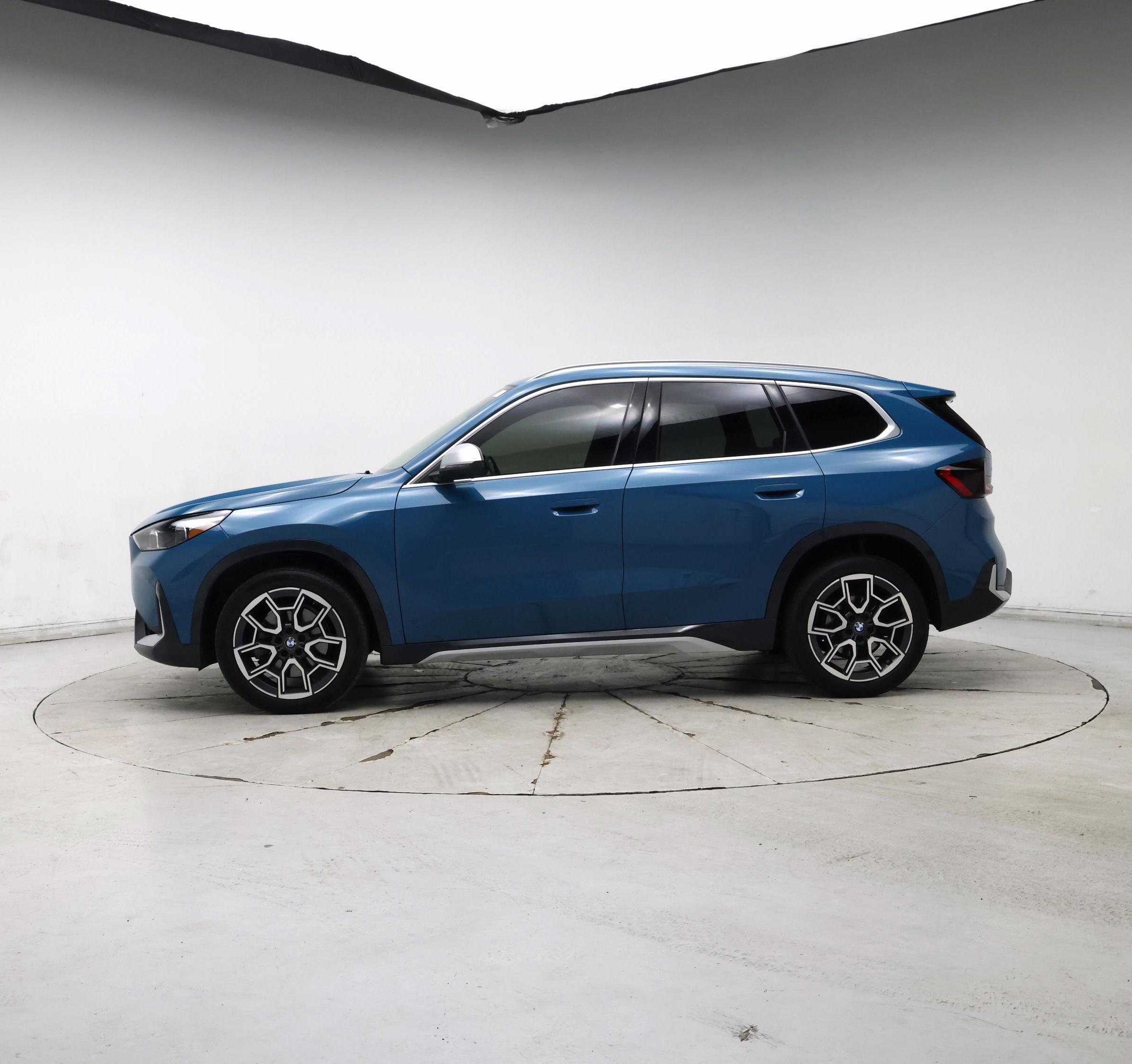 Thumbnail: 2023 BMW X1 - 3