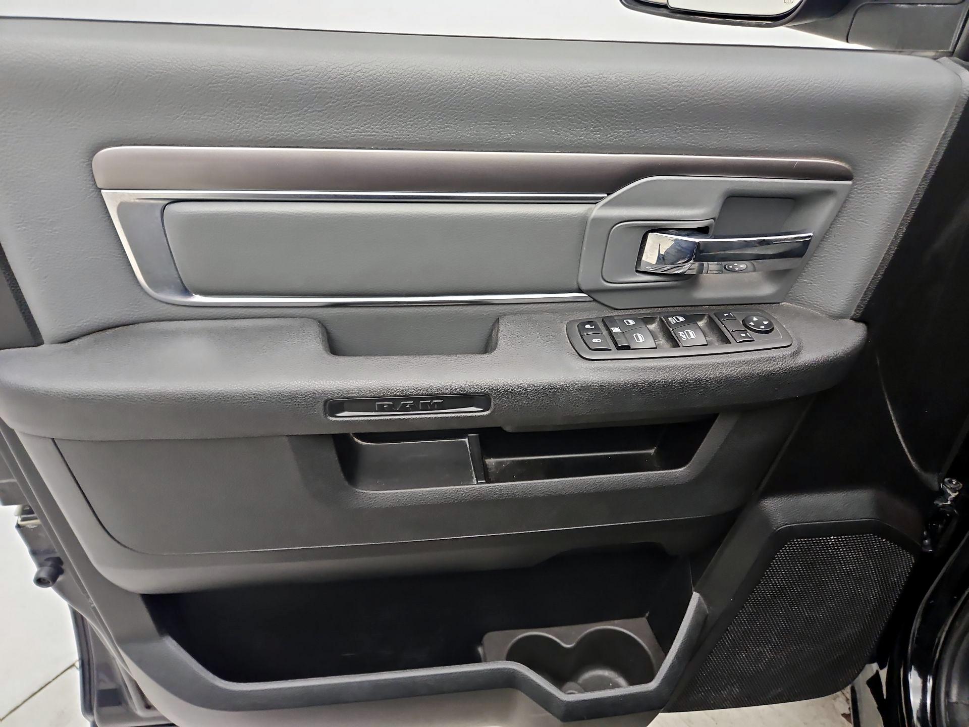 Thumbnail: 2023 RAM 1500 Classic - 12