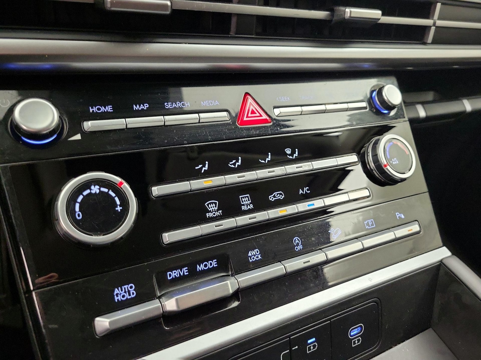 2024 Hyundai Santa Fe SE - Photo 17