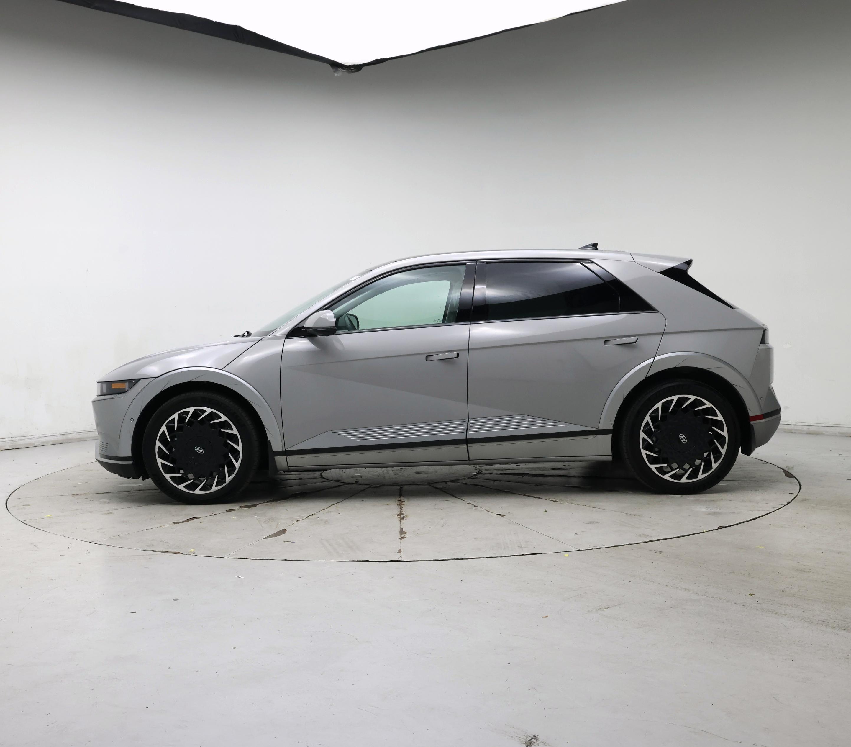 Thumbnail: 2023 Hyundai Ioniq 5 - 3