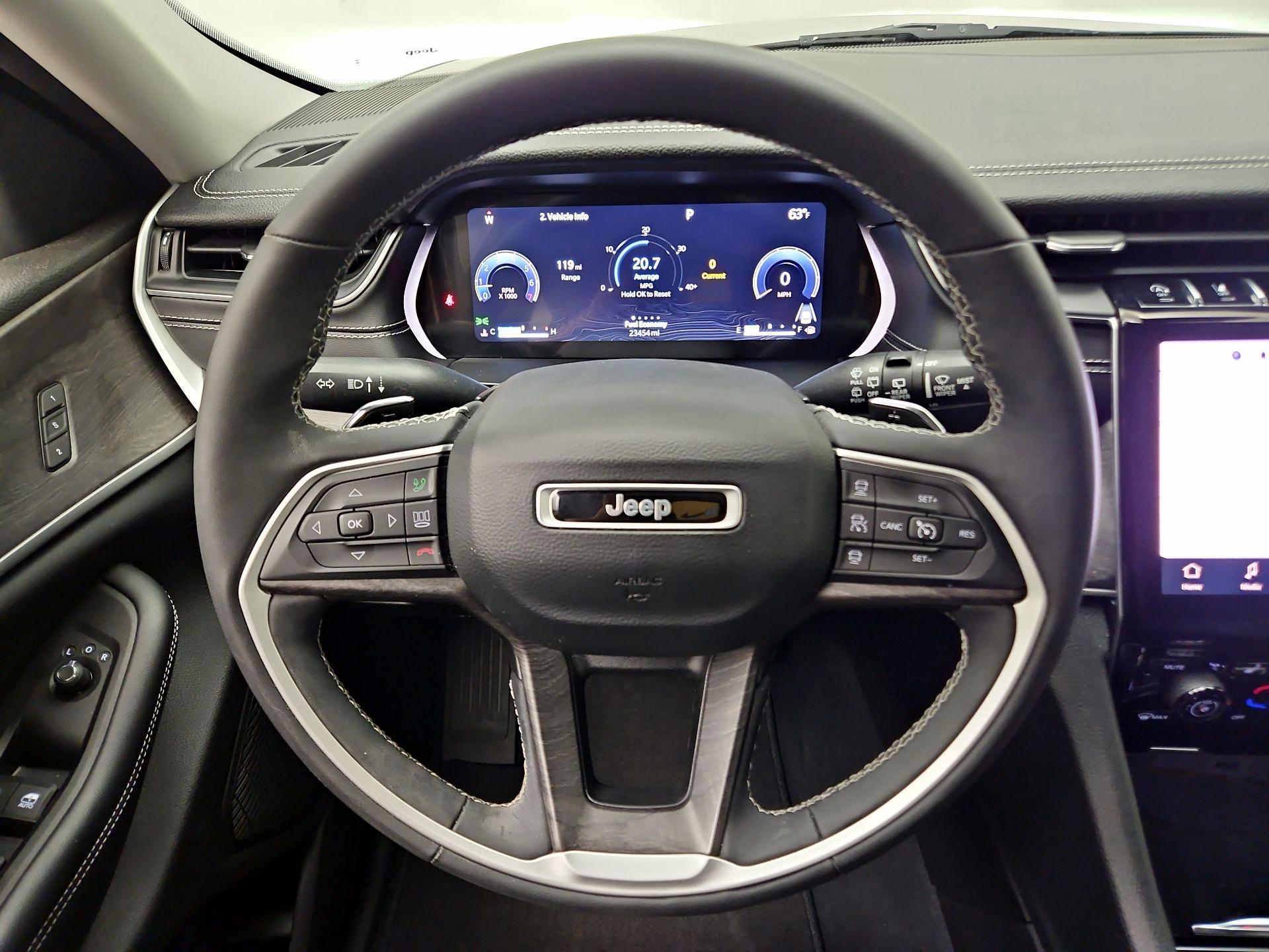 Thumbnail: 2023 Jeep Grand Cherokee - 10