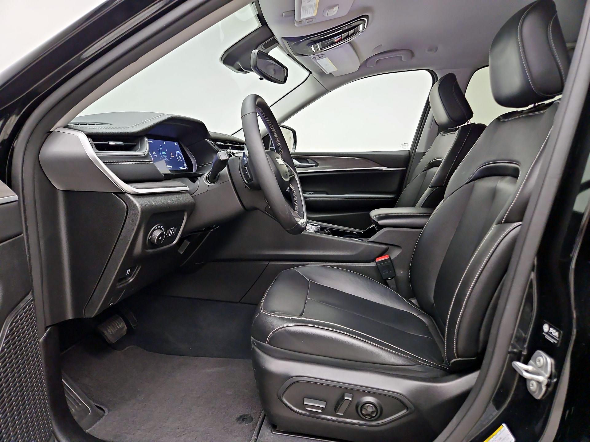 Thumbnail: 2023 Jeep Grand Cherokee - 11