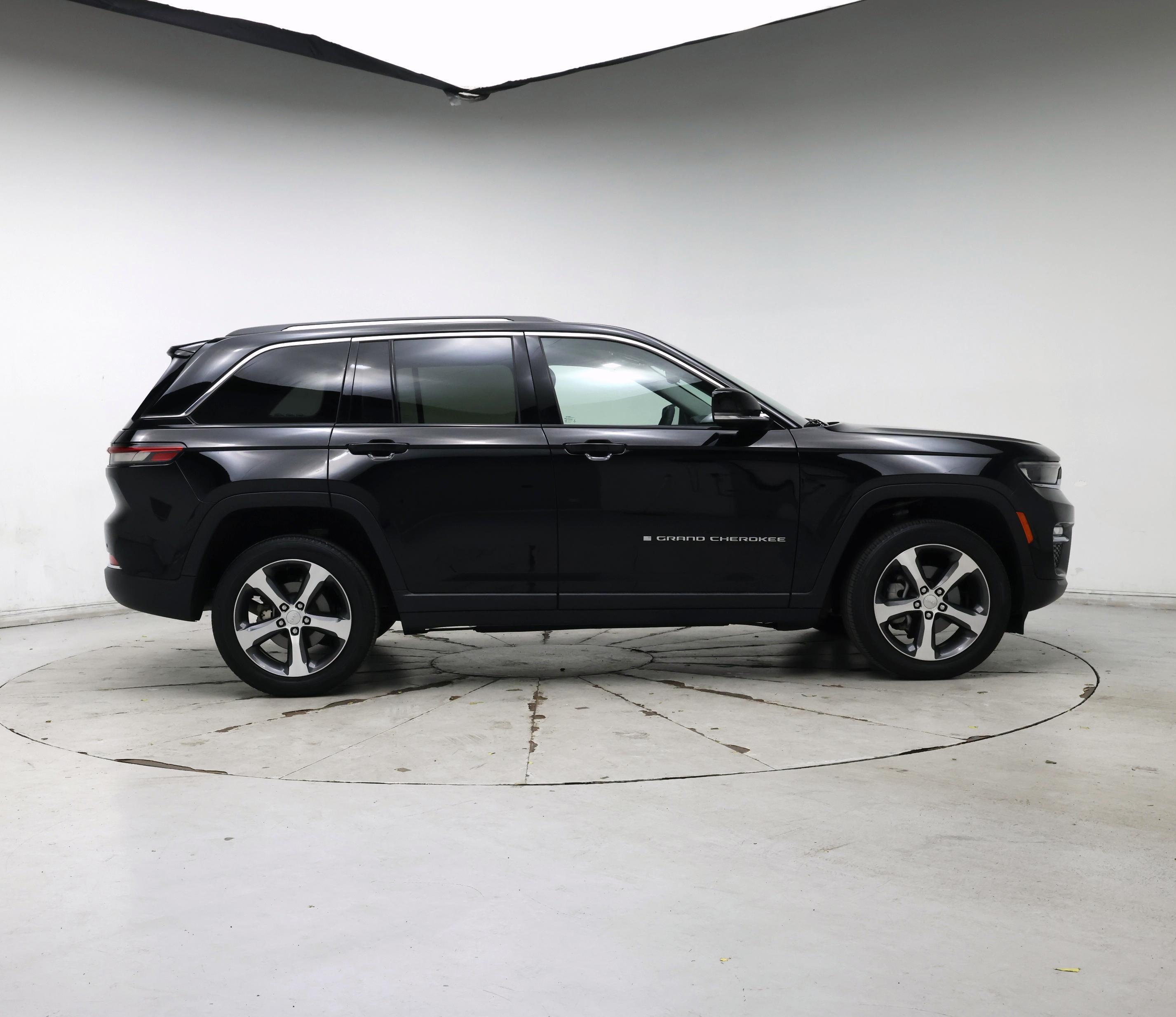Thumbnail: 2023 Jeep Grand Cherokee - 7