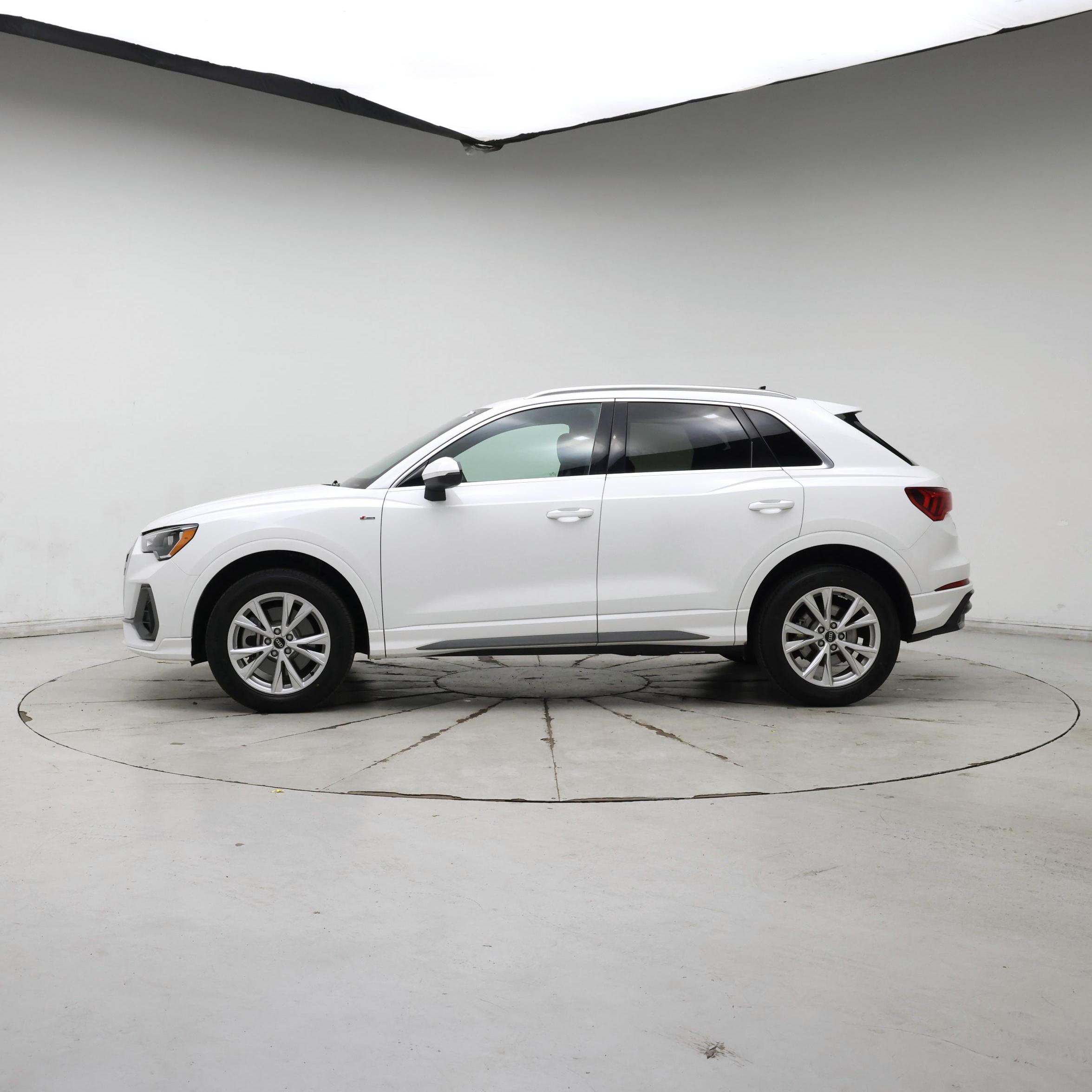 Thumbnail: 2022 Audi Q3 - 3