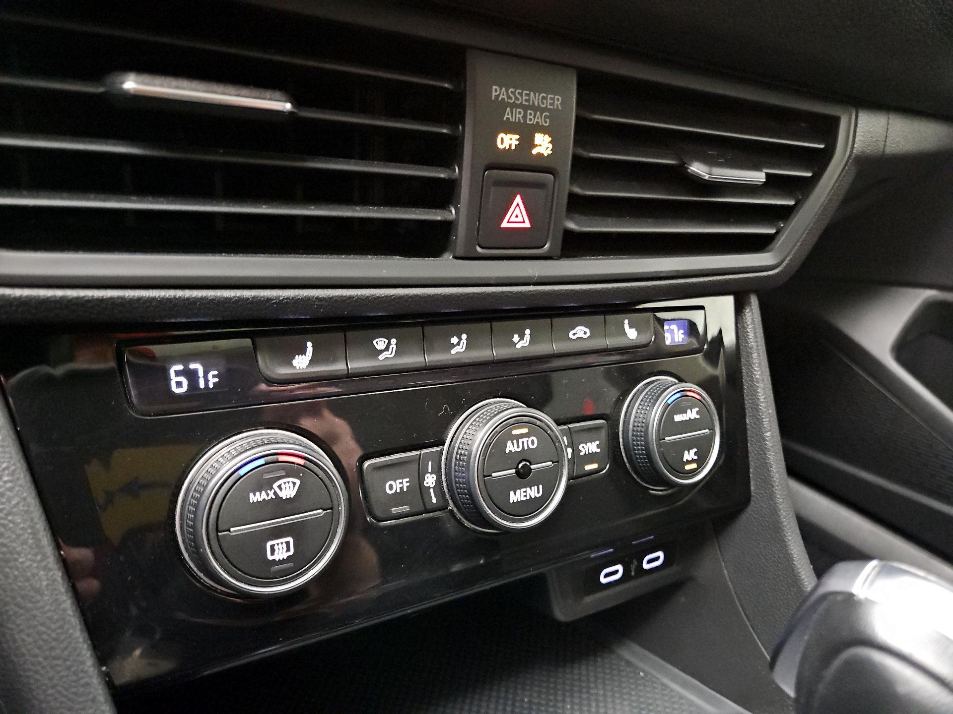 Thumbnail: 2021 Volkswagen Jetta - 16