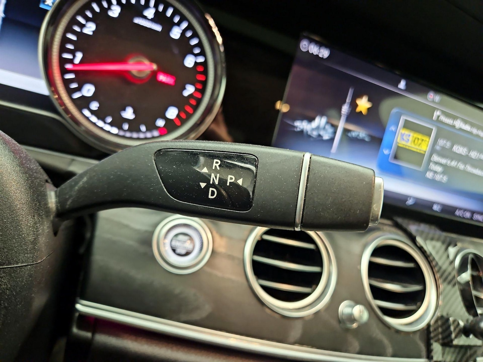 2019 Mercedes-Benz E-Class E300 - Photo 19
