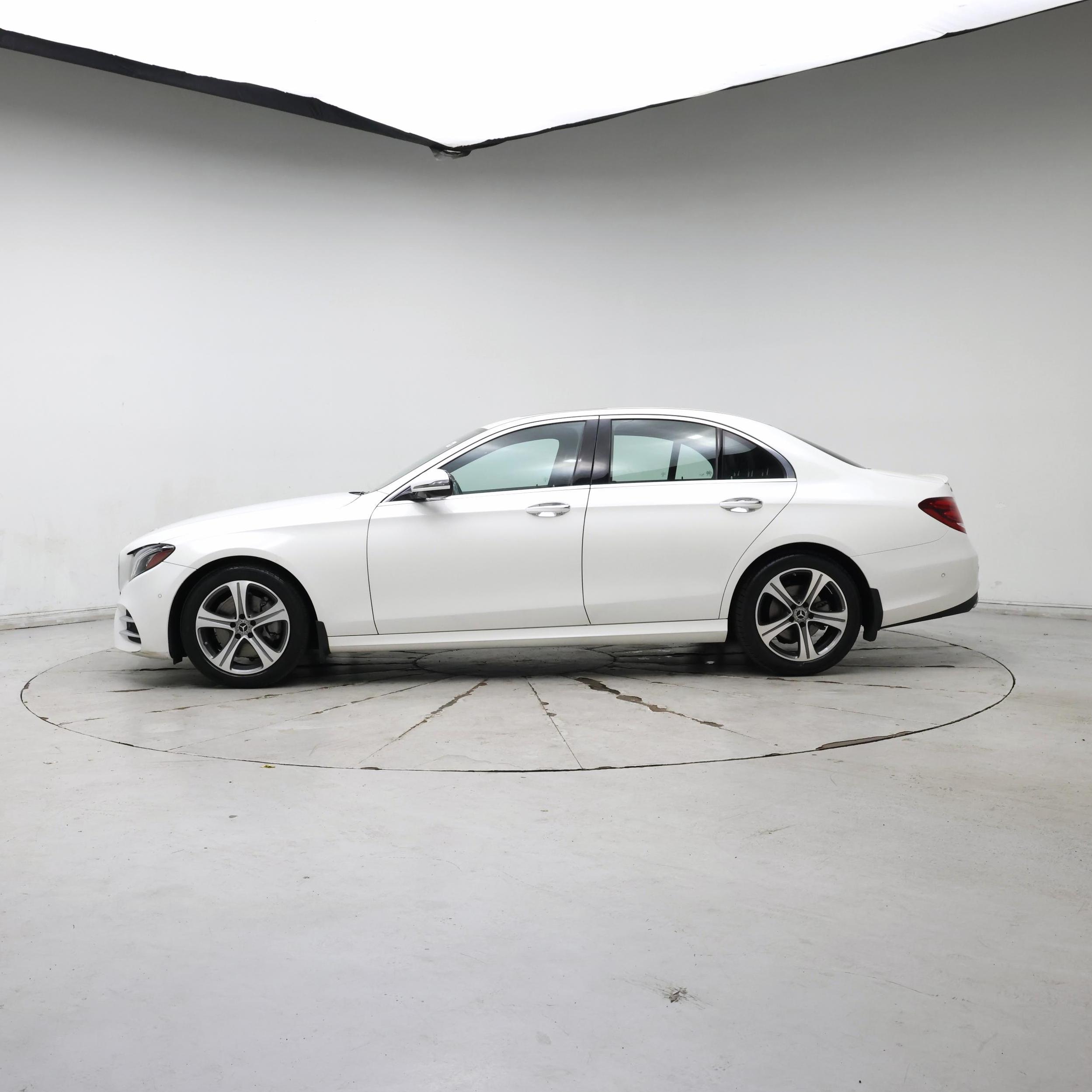 Thumbnail: 2019 Mercedes-Benz E-Class - 3