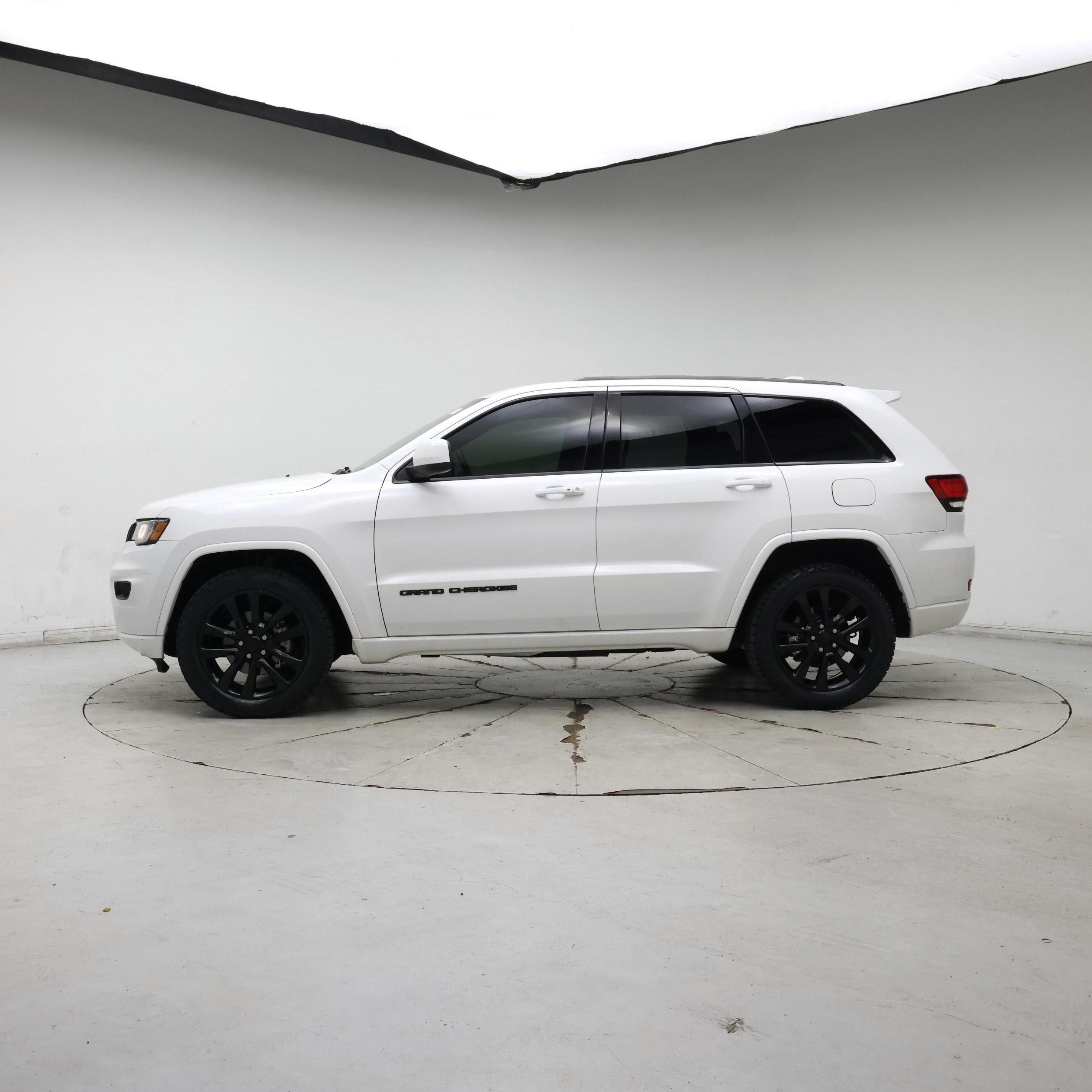 Thumbnail: 2018 Jeep Grand Cherokee - 3