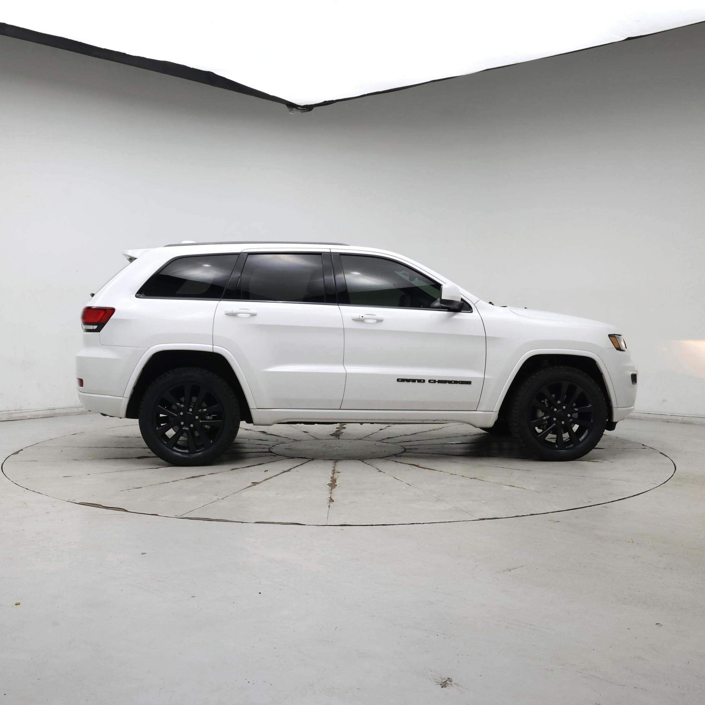 Thumbnail: 2018 Jeep Grand Cherokee - 7