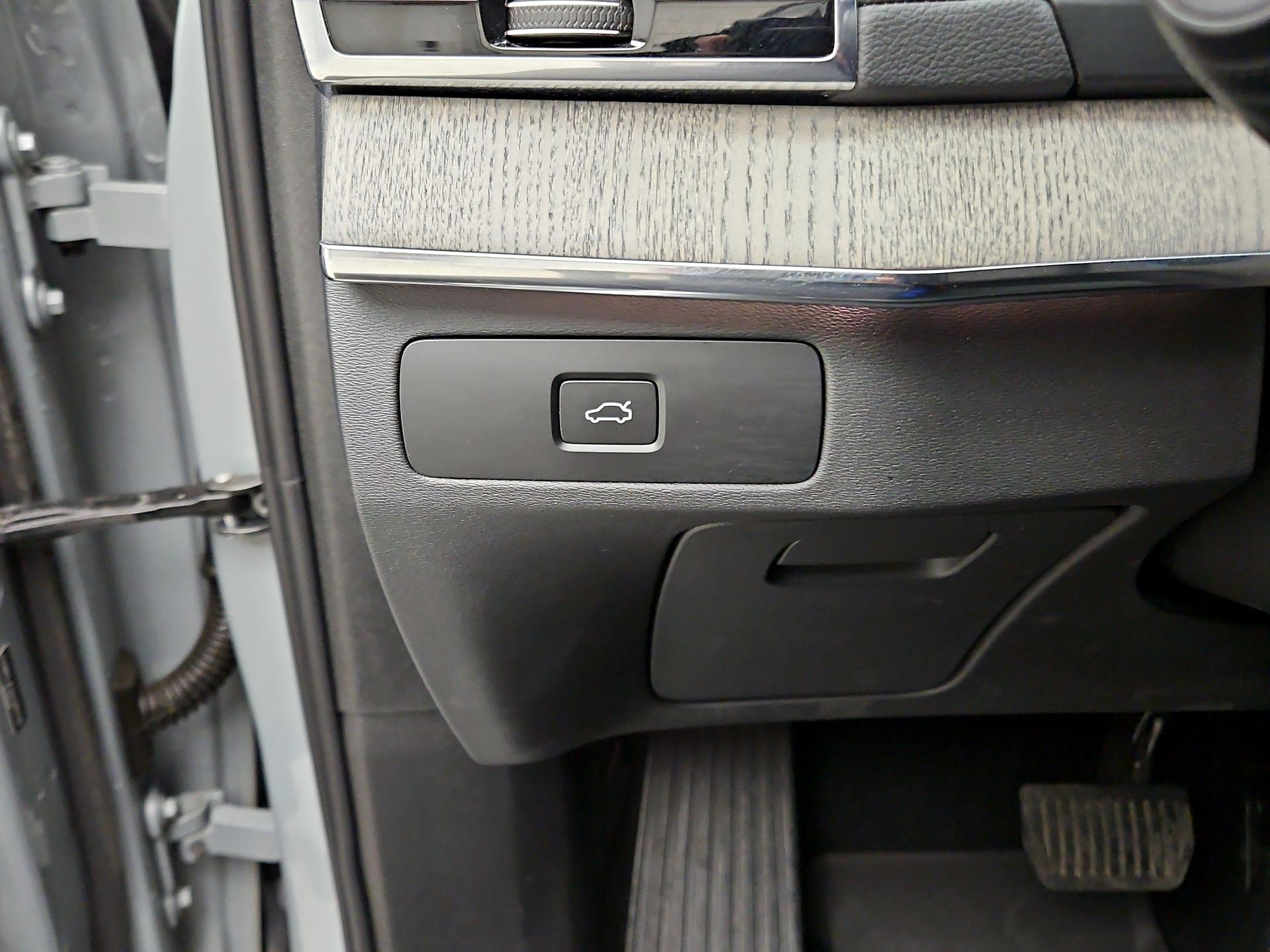 Thumbnail: 2025 Volvo XC90 - 13