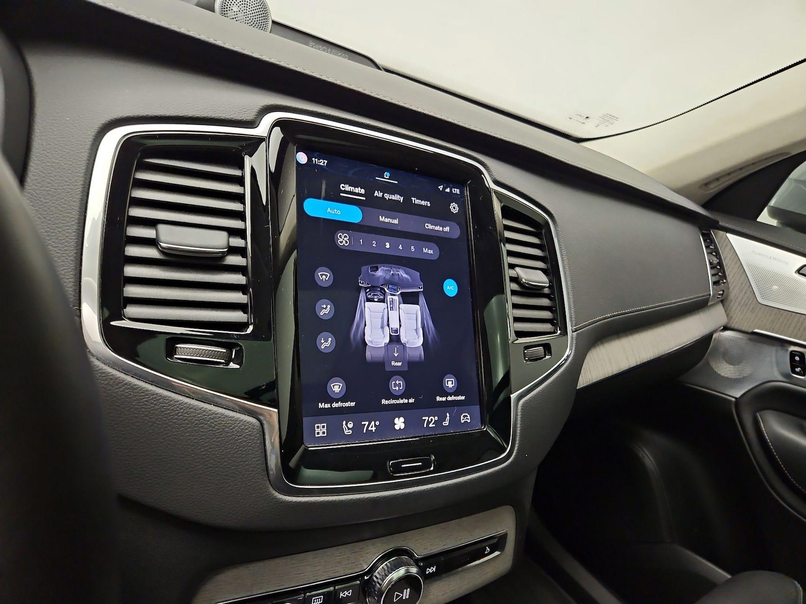 2025 Volvo XC90 Ultra - Photo 18