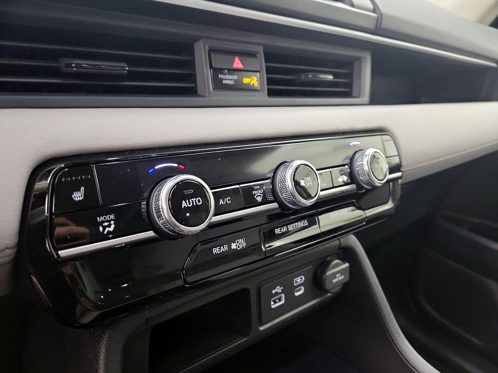 2025 Honda Pilot Touring - Photo 17