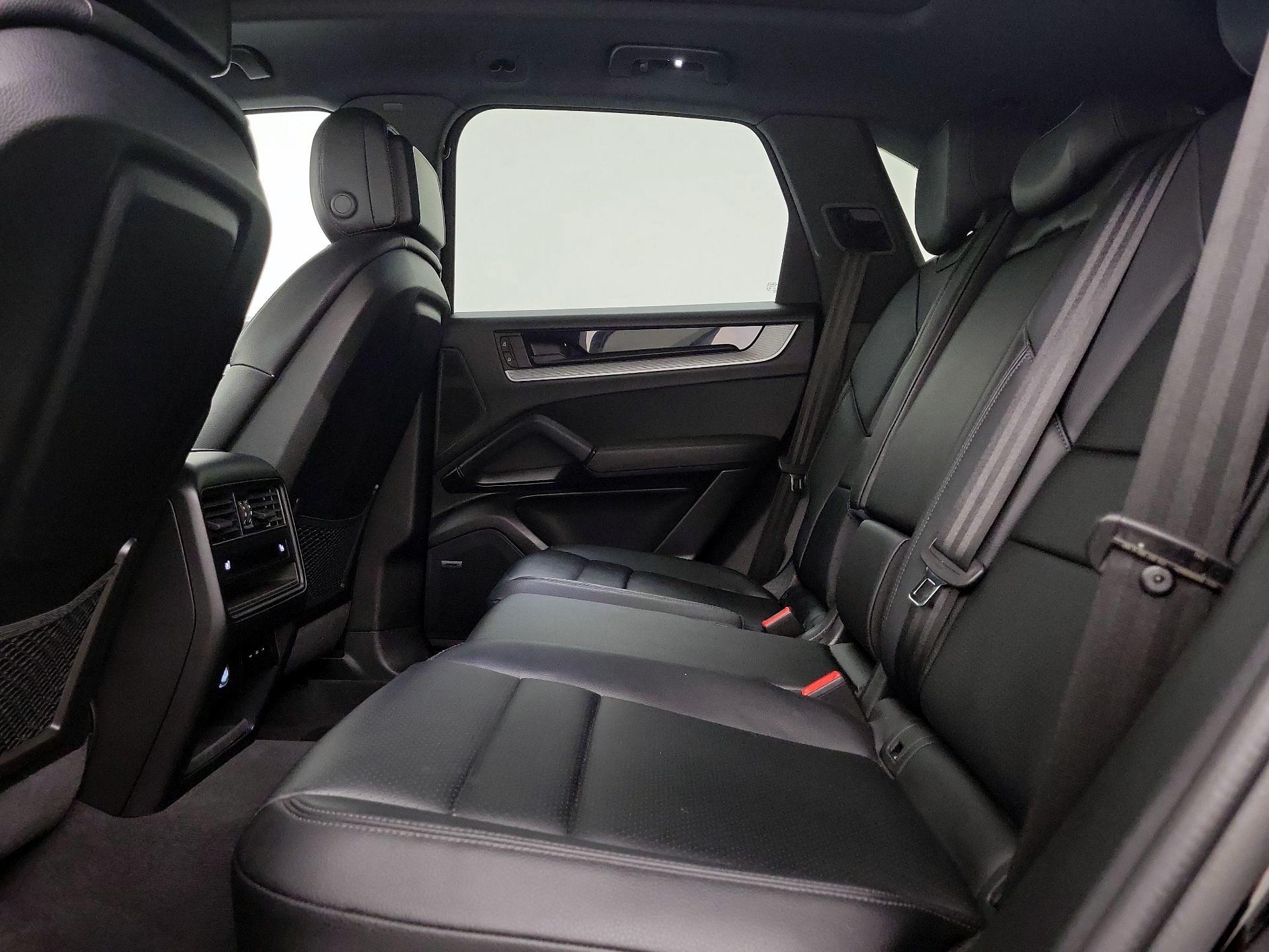 Thumbnail: 2024 Porsche Cayenne - 19