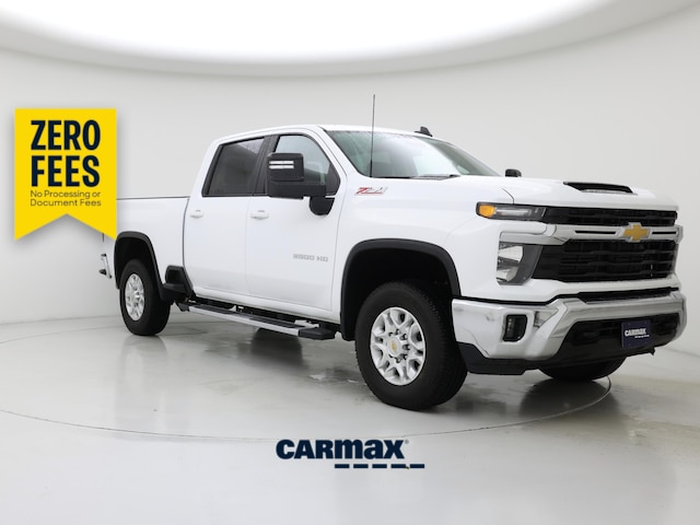 White 2026 Chevrolet Silverado 2500HD Pickup Truck Four-Wheel Drive Automatic