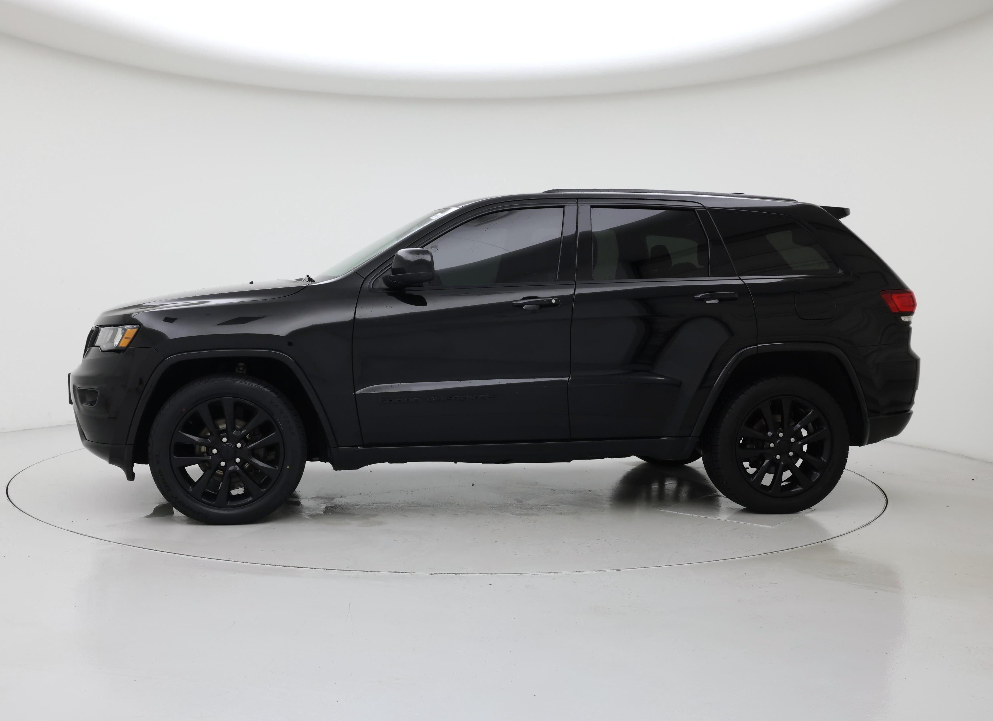 Thumbnail: 2018 Jeep Grand Cherokee - 3