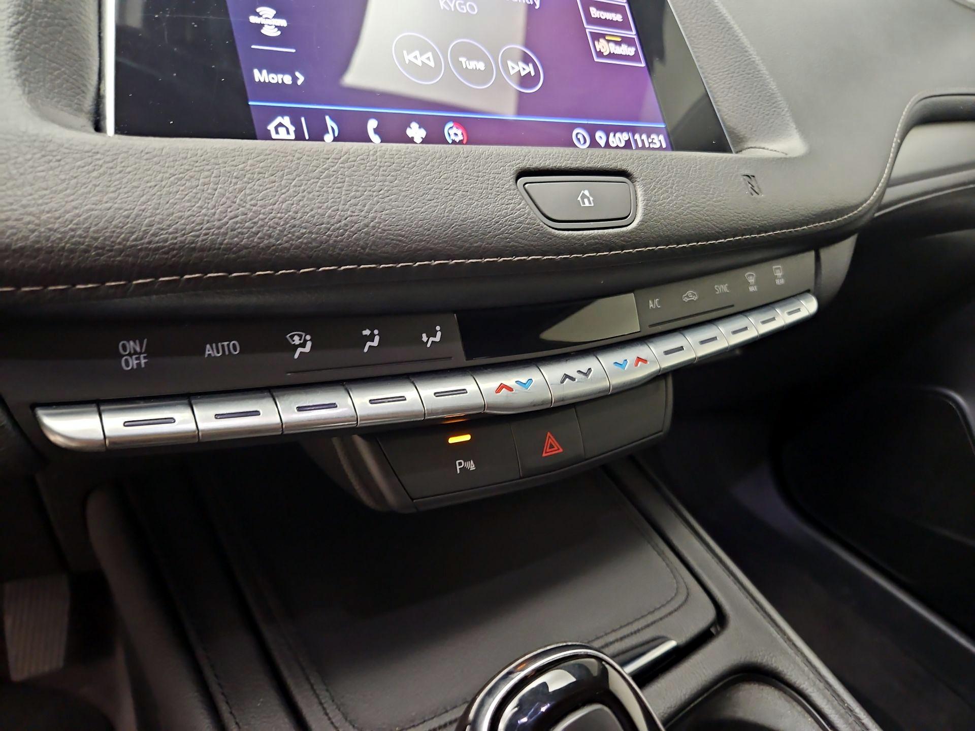 Thumbnail: 2020 Cadillac XT4 - 16