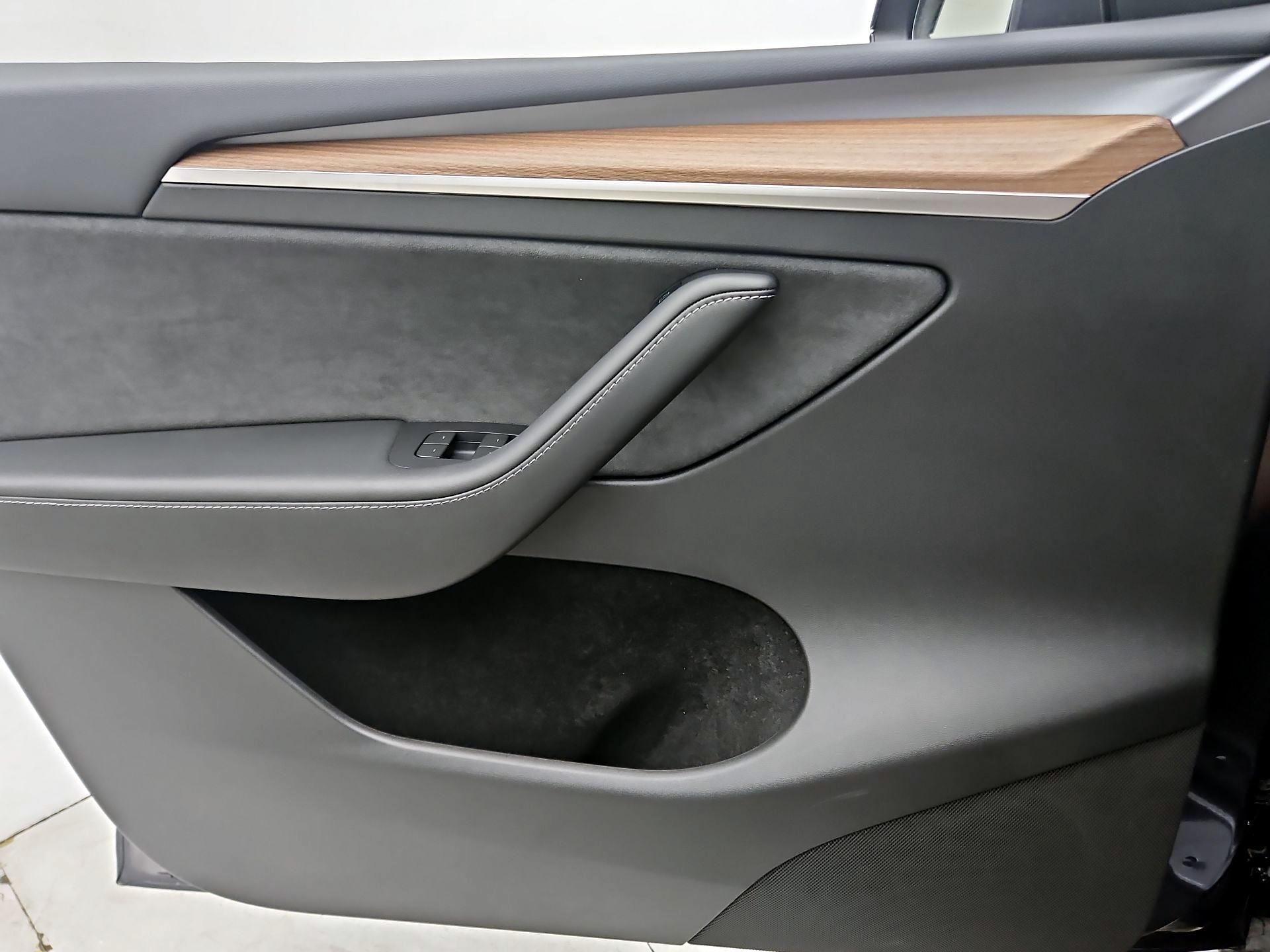 Thumbnail: 2023 Tesla Model Y - 12