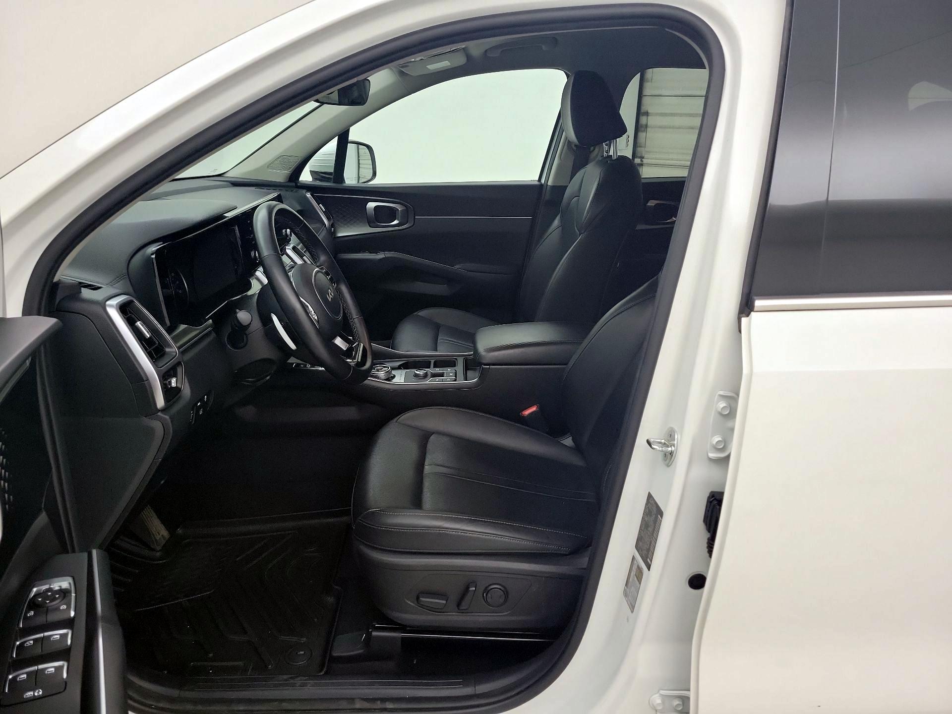 Thumbnail: 2023 Kia Sorento - 11