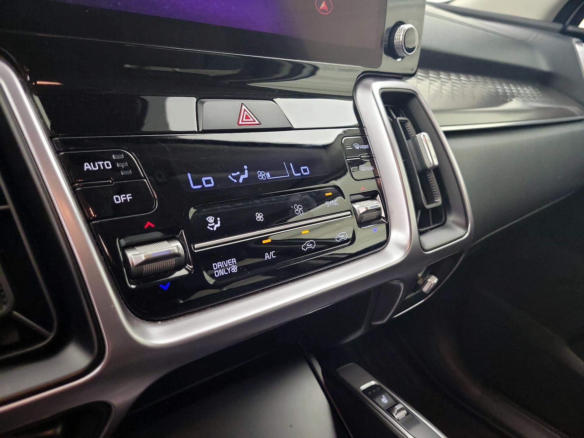 Thumbnail: 2023 Kia Sorento - 17