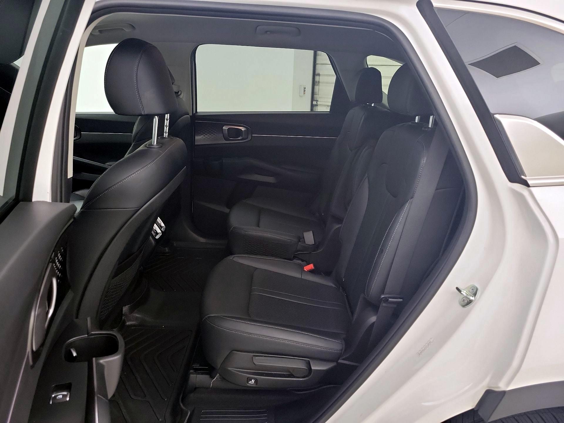 Thumbnail: 2023 Kia Sorento - 20